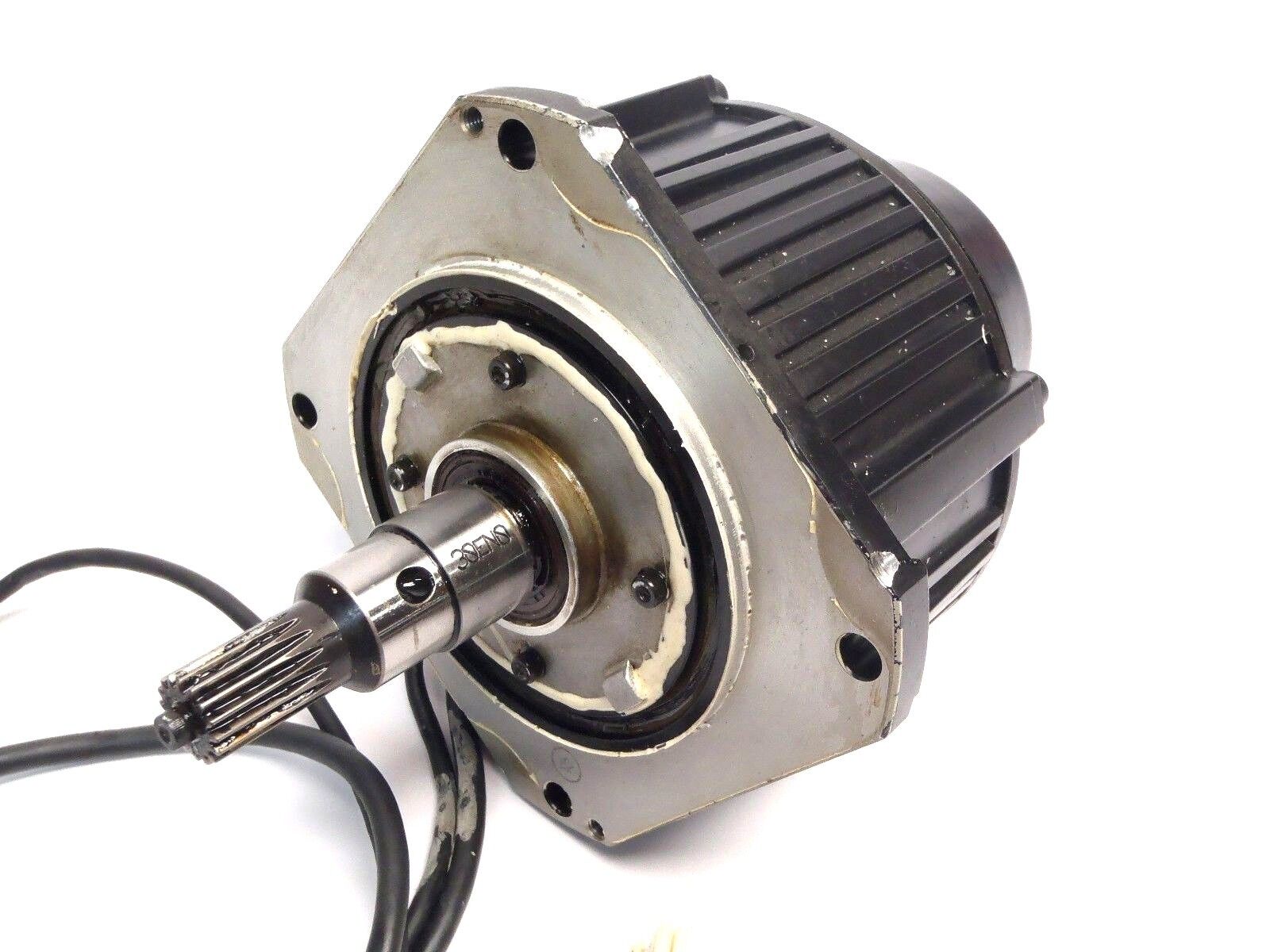 Yaskawa Electric SGMDH-06A2A-YR12 AC Servo Motor 550W 4A - Used - Maverick Industrial Sales