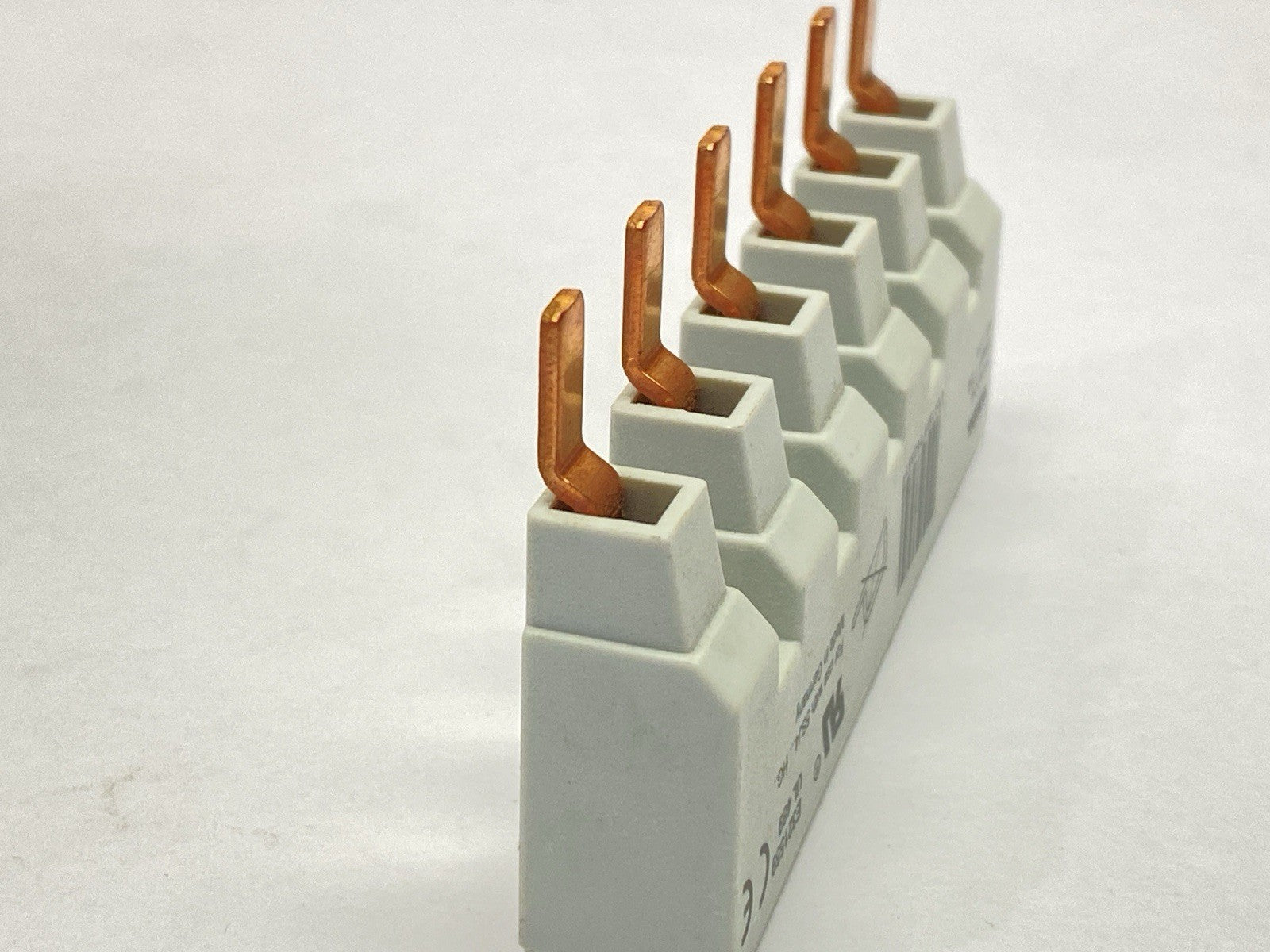5ST3 663-0HG | Siemens Busbar 6x1 115A 480Y/277V - New – Open box - Maverick Industrial Sales