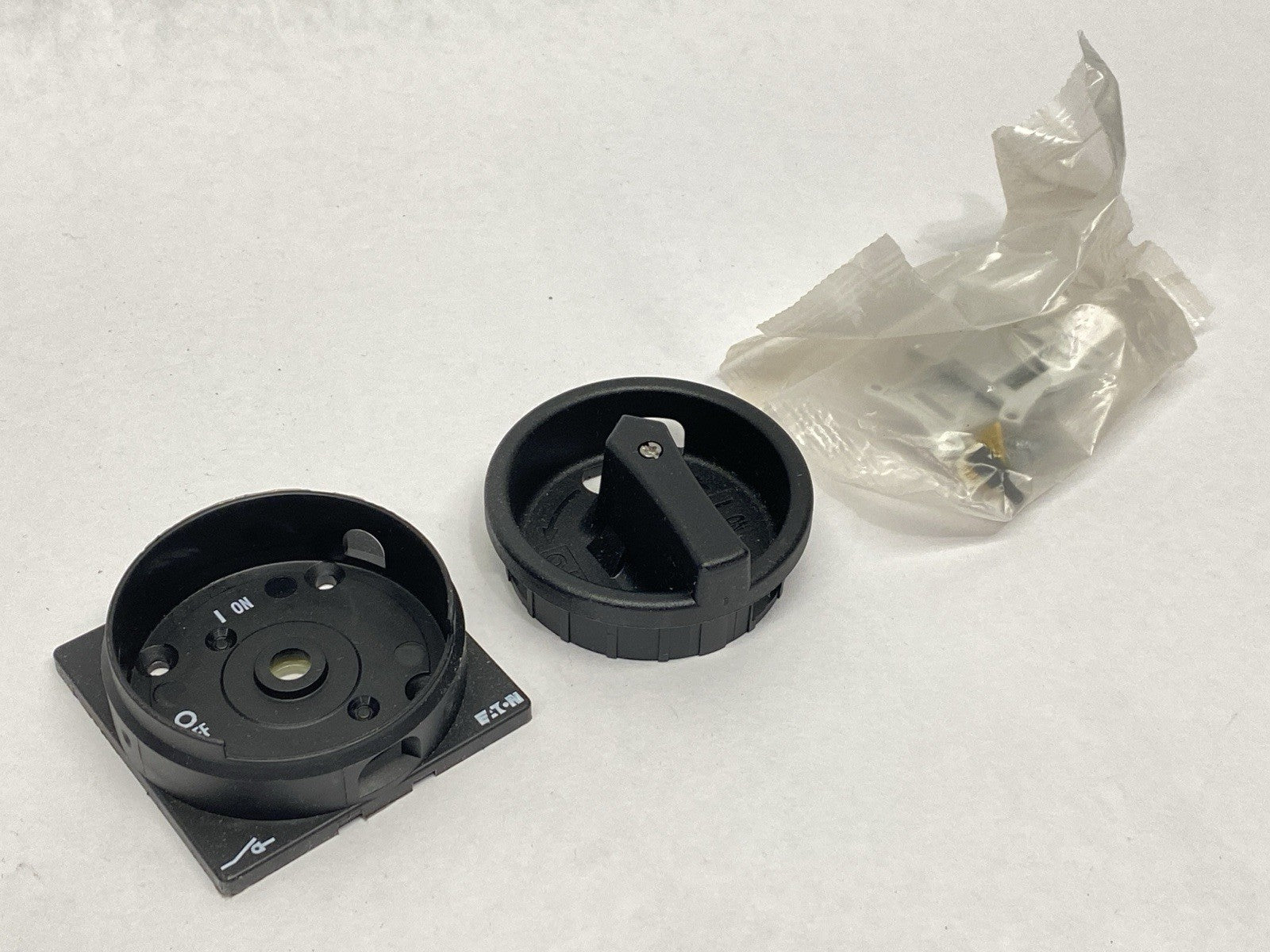 SVB-SW-T0 | Eaton Rotary Disconnect Lock-Out Handle - New – Open box - Maverick Industrial Sales