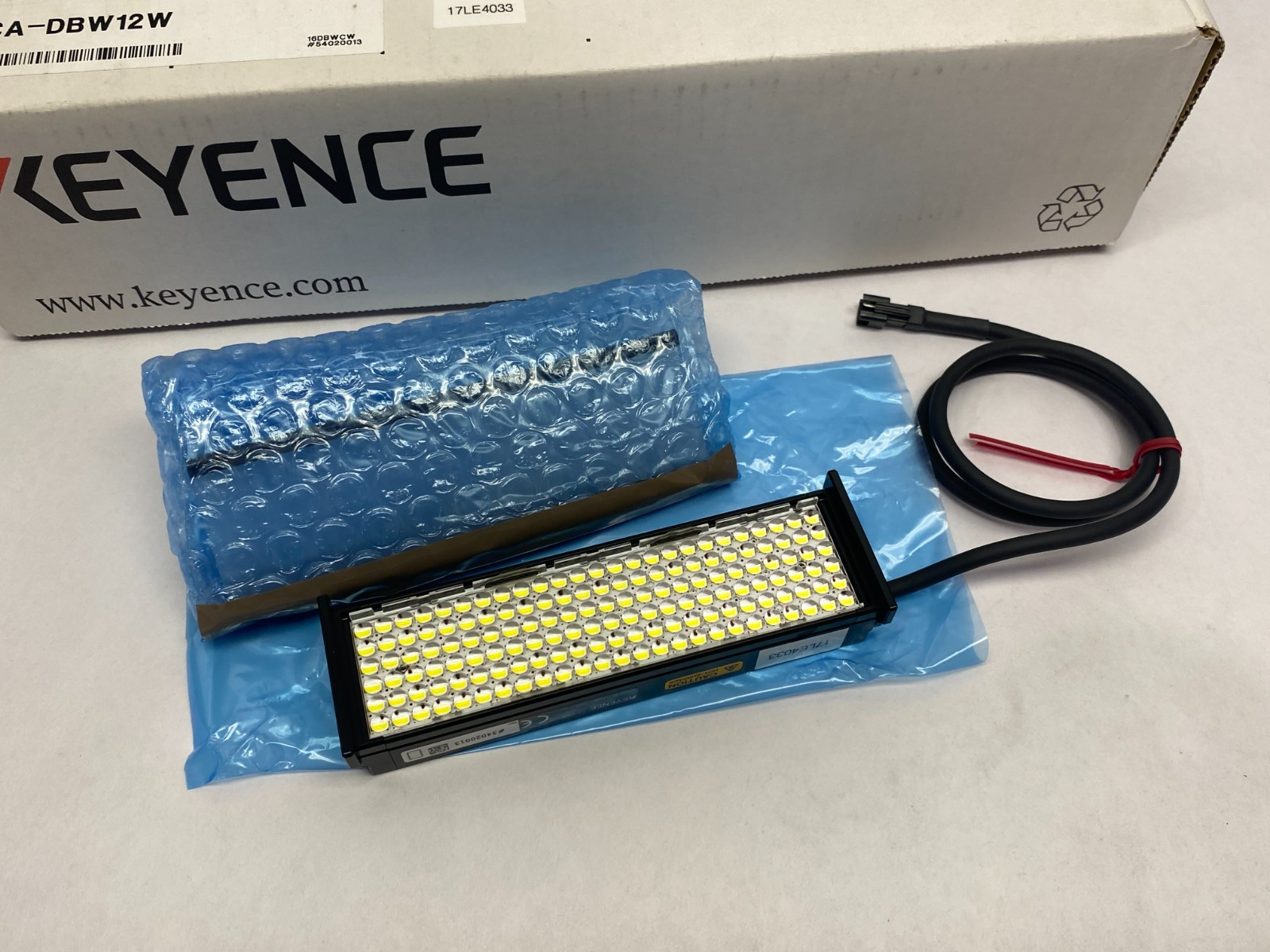 CA-DBW12W | Keyence White Bar Light 120mm w/ Diffusion Plate - New – Open Box - Maverick Industrial Sales