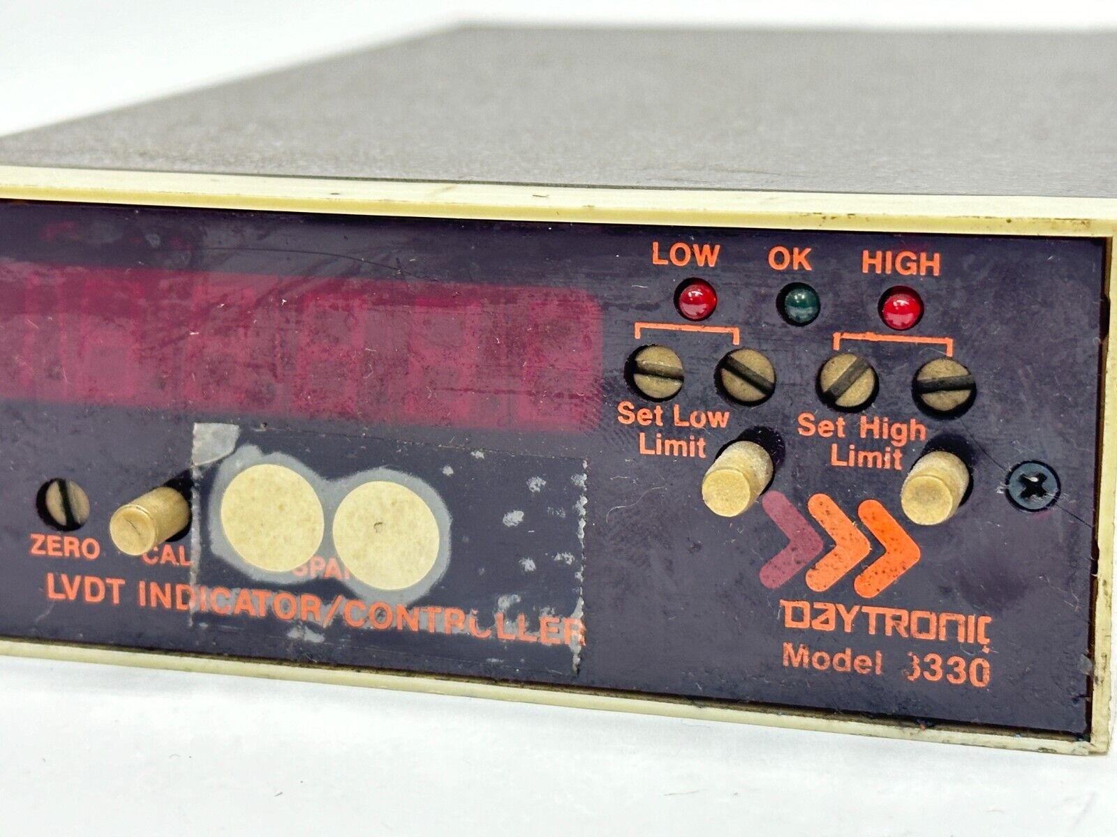 Daytronic 3330 LVDT Indicator Controller 105-135 VAC 10W 50-400Hz - For parts or not working - Maverick Industrial Sales