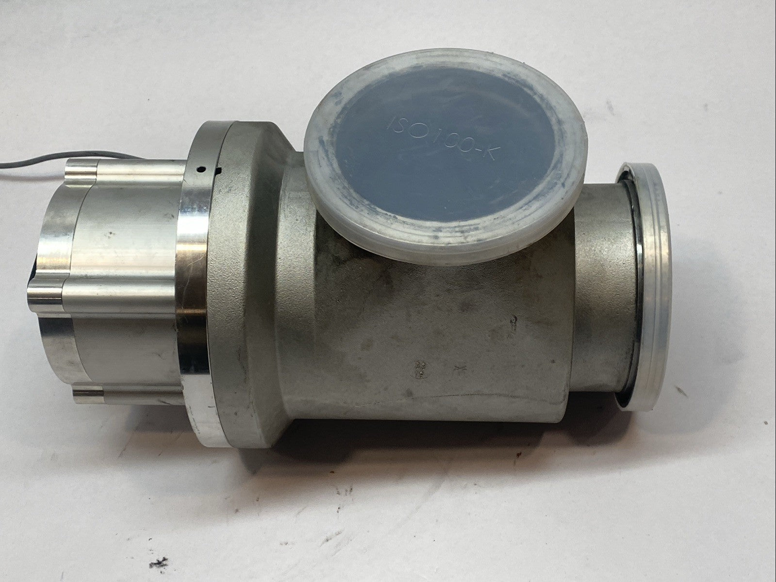 2440-QA21-0001-0120 | VAT Valves HV Angle Valve DN100 ISO-K Pneumatic NC - For parts or not working - Maverick Industrial Sales