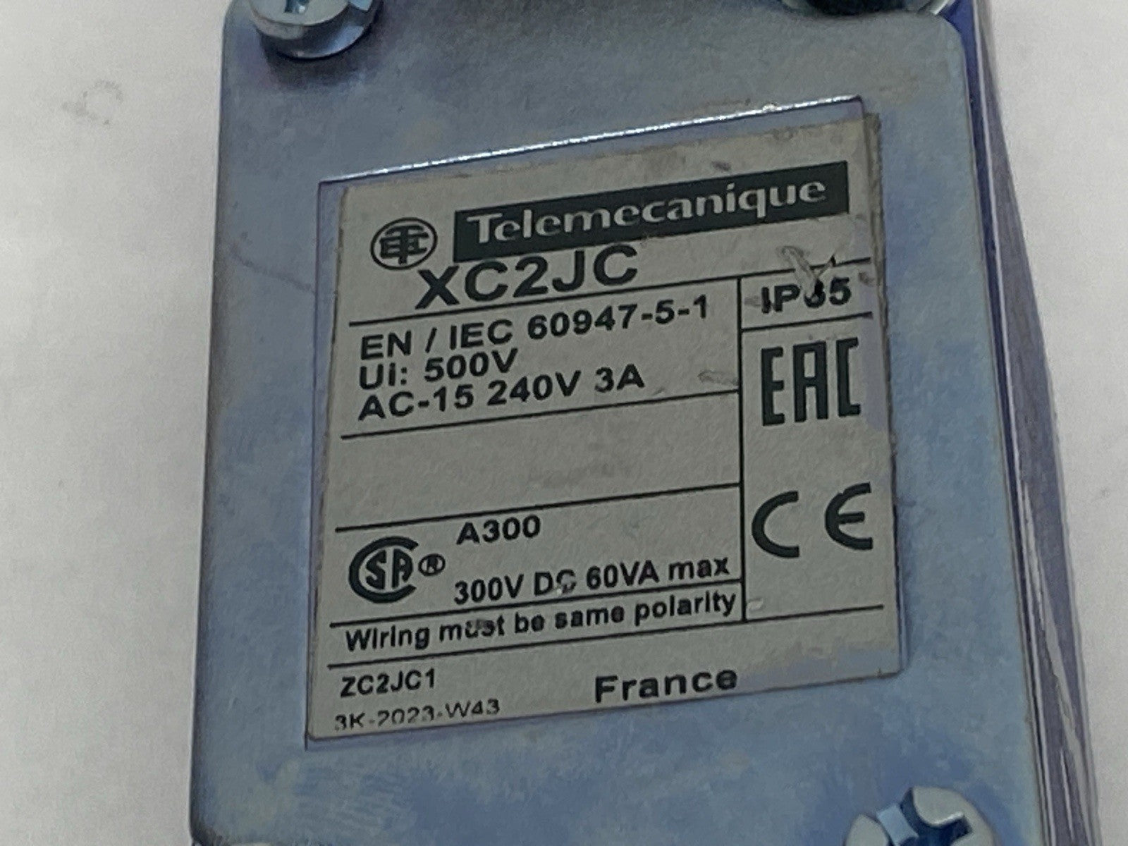 XC2JC | Telemecanique Roller Lever Limit Switch 3A 240V - New – Open box - Maverick Industrial Sales