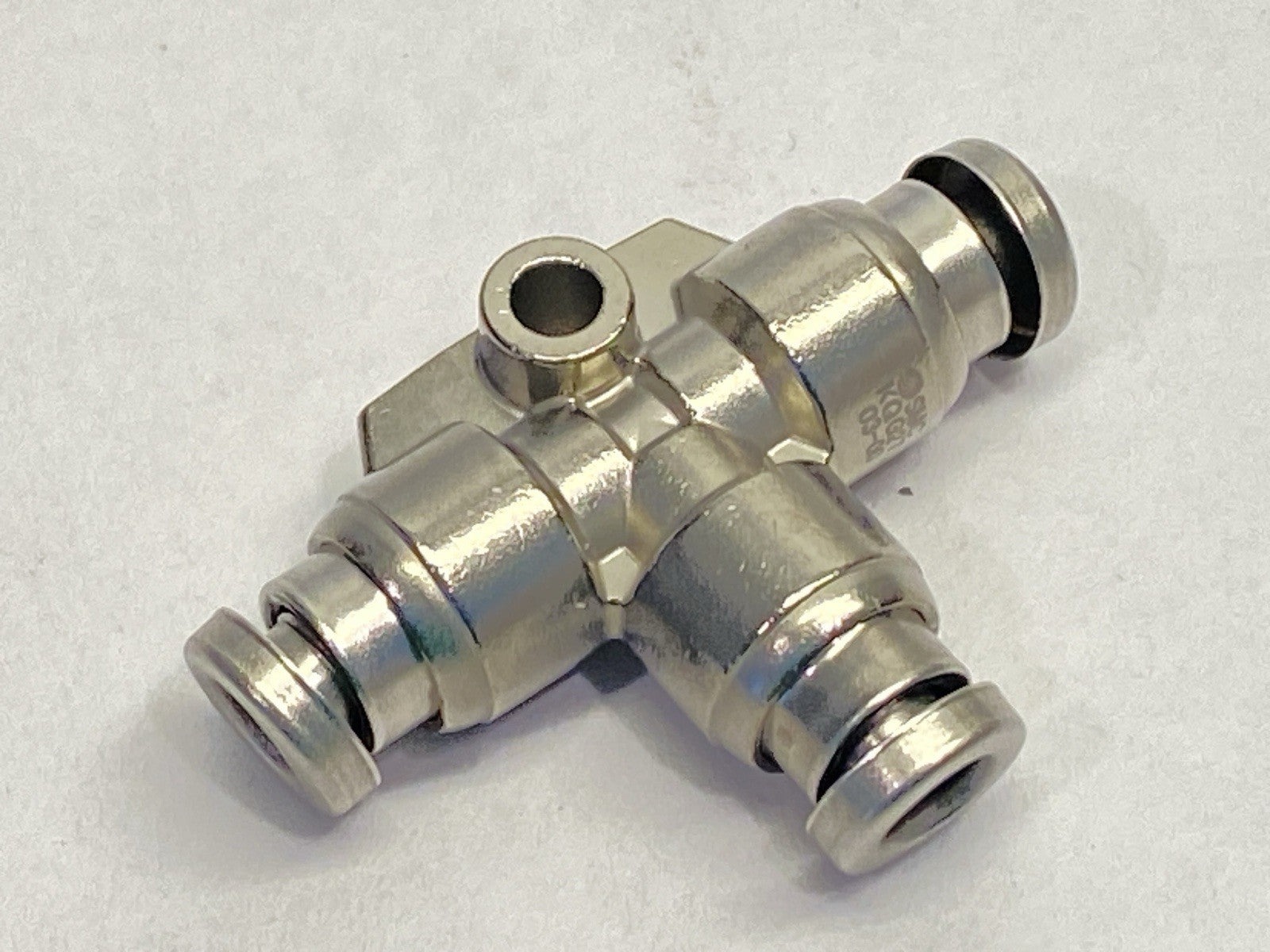 KQG2T03-00 | SMC KQC Union Tee Fitting Stainless Steel 5/32" OD - New – Open box - Maverick Industrial Sales