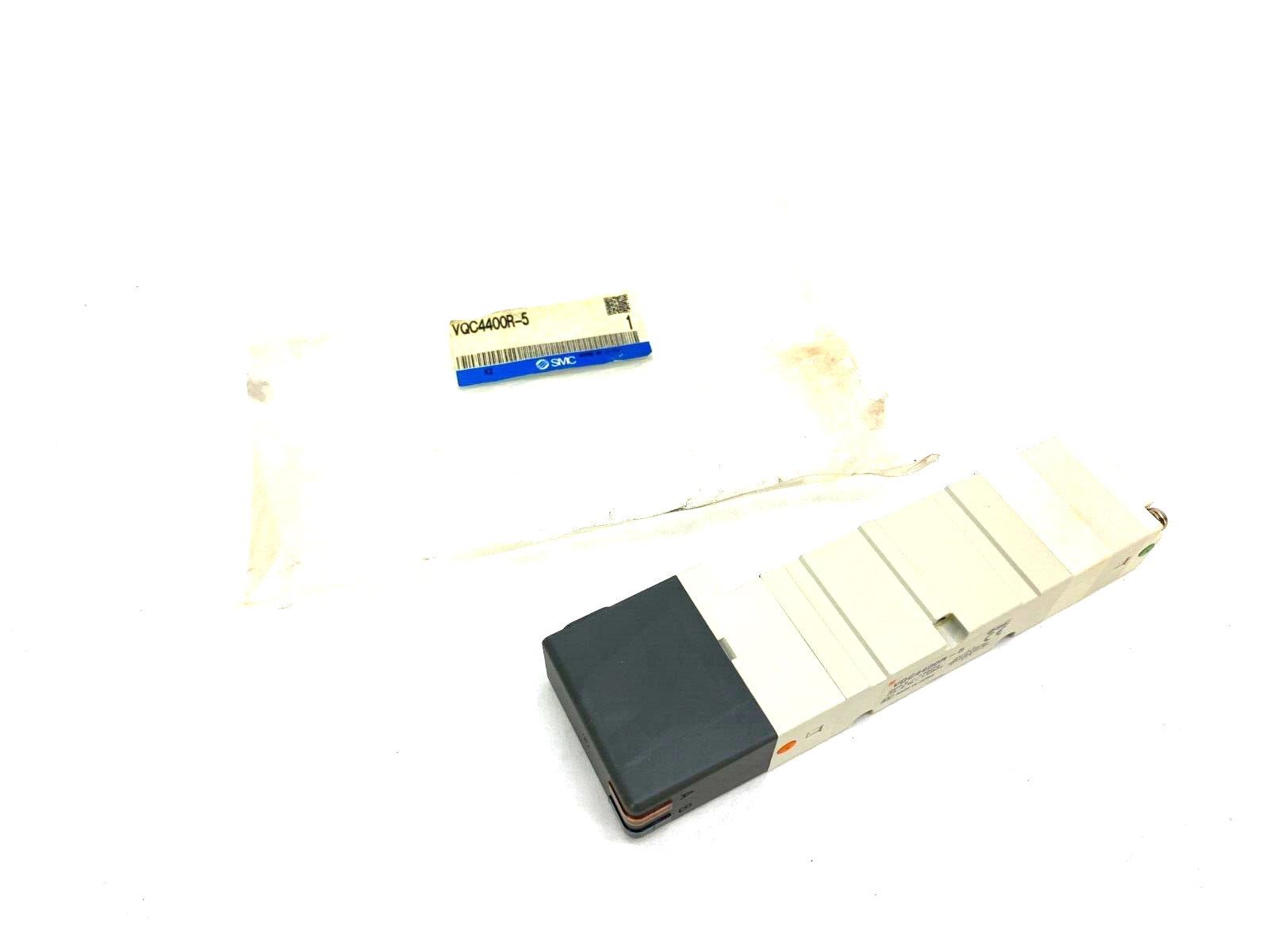 VQC4400R-5 | SMC Plug-In Solenoid Valve 5-Port - New – Open box - Maverick Industrial Sales