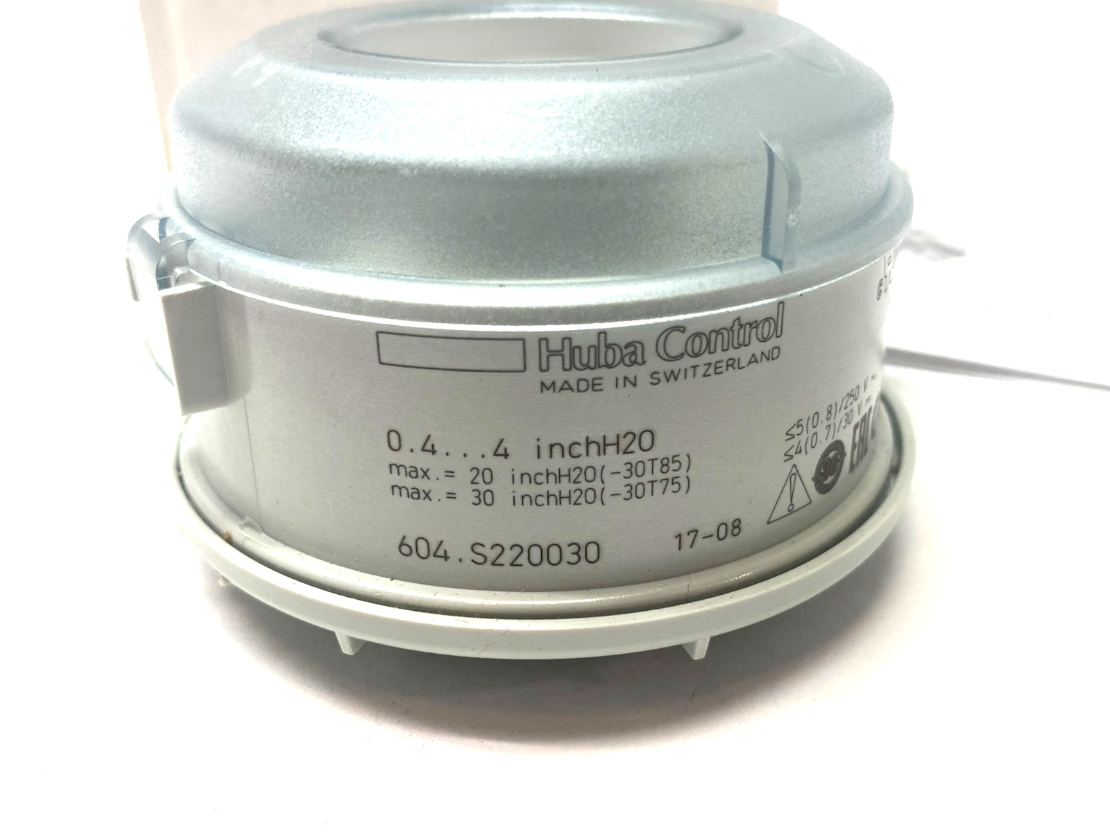 Huba Control 604.S220030 Relative or Differential Pressure Switch 0.4...4inchH2O - Maverick Industrial Sales