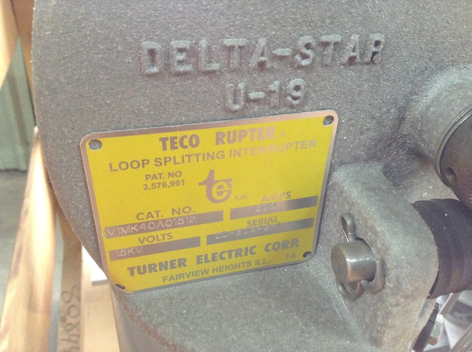 Turner Electric 15.5KV TMK40A01512A1 Vertical Upright Air Brake Switches 3 Pole - Maverick Industrial Sales