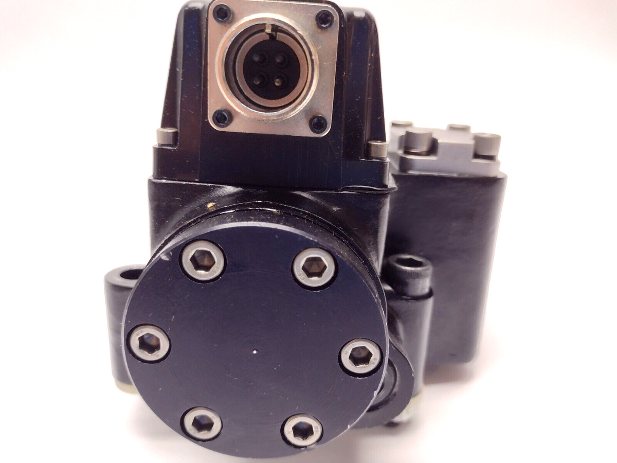 072-F162 | Moog Servo Valve 72 Series S22FOFM4VBH 3000 PSI - Used - Maverick Industrial Sales