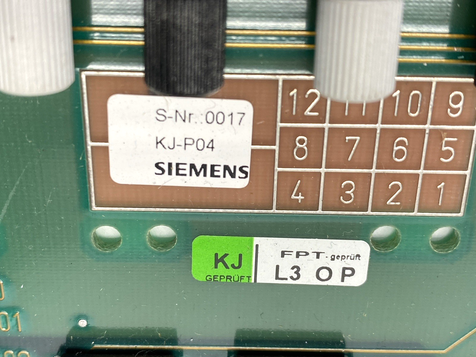 Siemens 347924-9010-1002 PCB Board w/ 347524-9010-000 Mount Bracket NO SCREWS - Maverick Industrial Sales