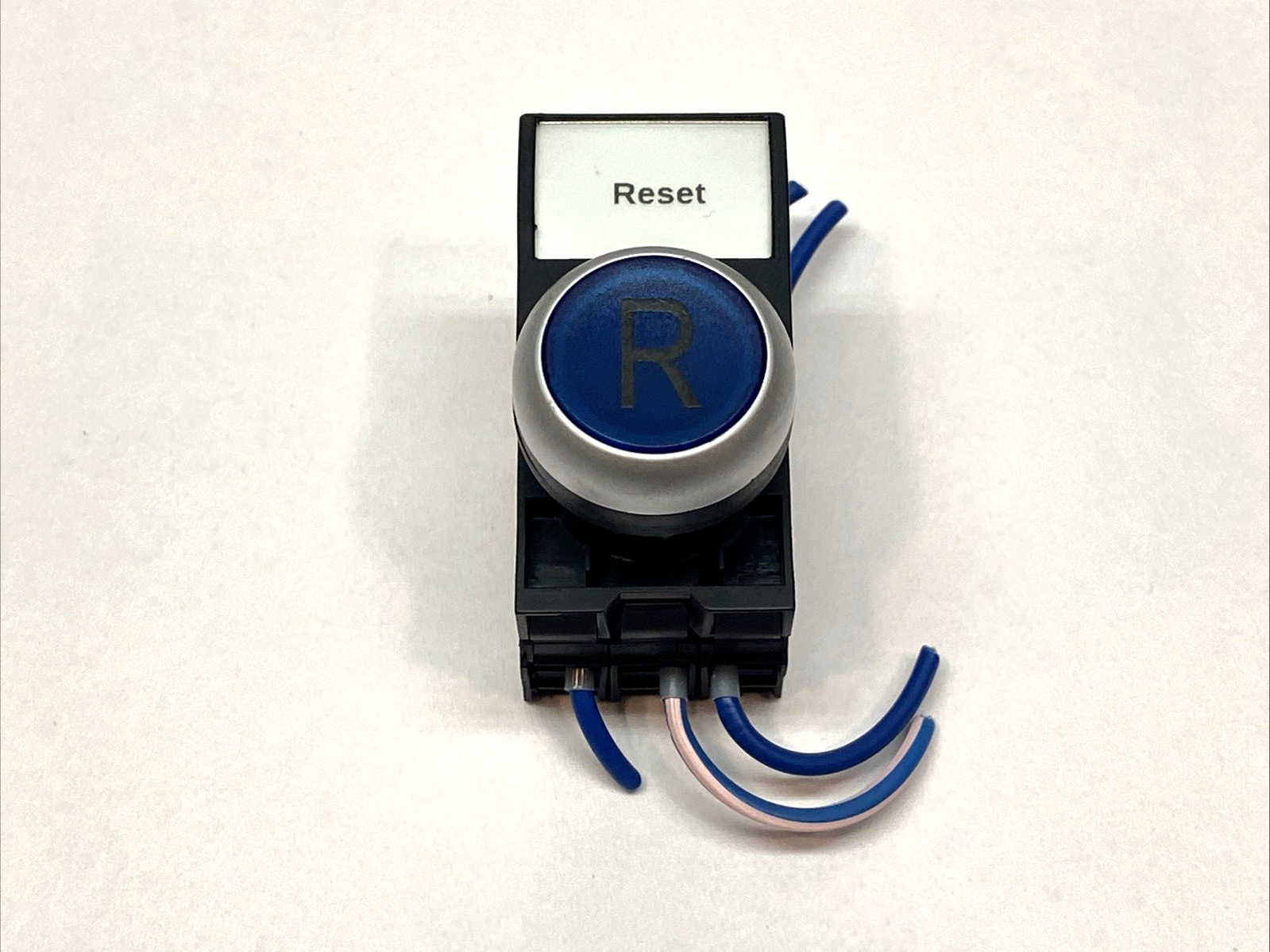 M22-DL-B-GB14-K10-230B | Eaton Pushbutton 22.5mm Blue LED 230V 1NO w/ x3 M22-K10 - Used - Maverick Industrial Sales