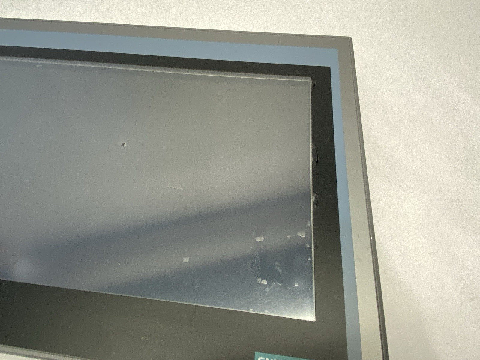 6AV2124-0QC02-0AX1 | Siemens SIMATIC HMI TP1500 Comfort Touch Panel SCREEN DAMAGE - Used - Maverick Industrial Sales