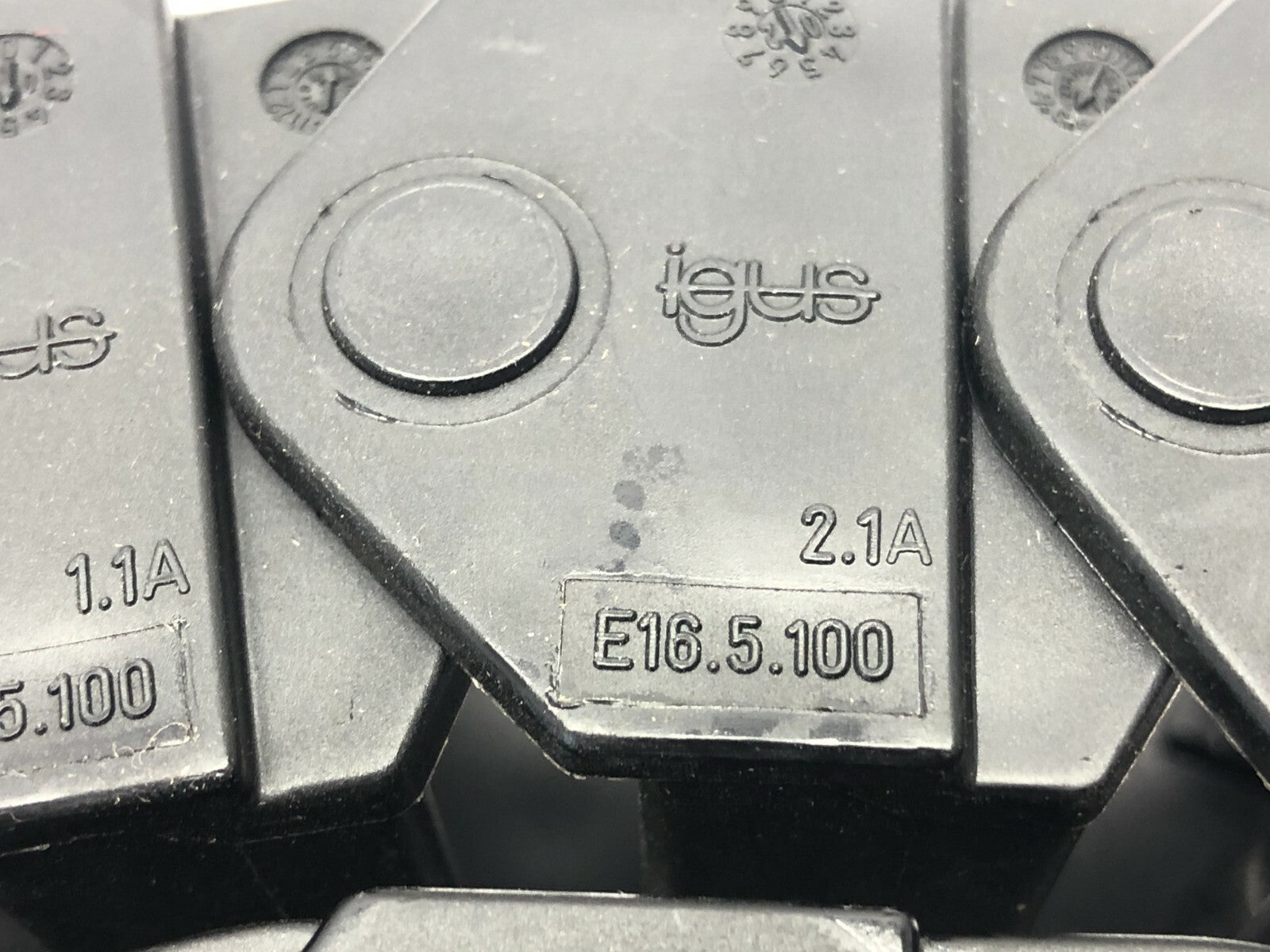 E16-5-100-0 | Igus E16.5.100.0 Energy Chain 4ft Length - New – Open box - Maverick Industrial Sales