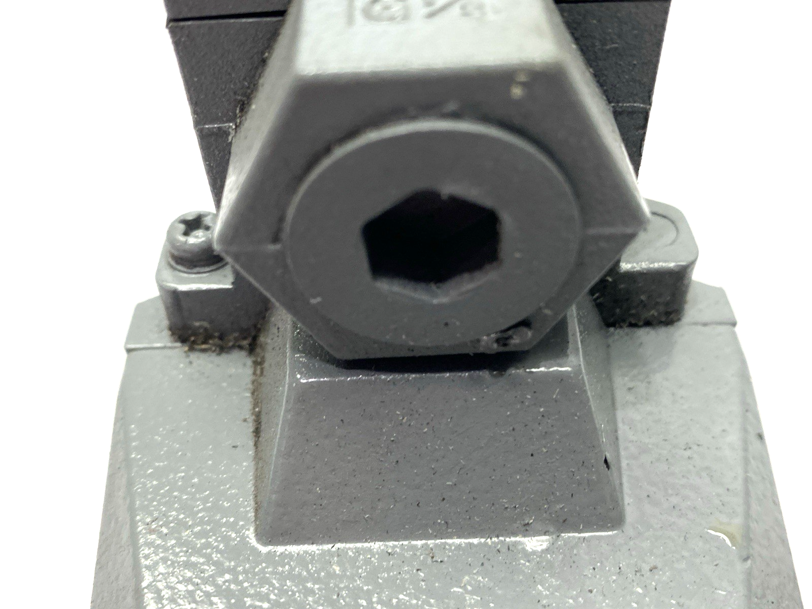 DG4VC-5-6C-M-PS2-H-7-40-JA170 | Tokimec Hydraulic Directional Control Valve 24V - New – Open box - Maverick Industrial Sales