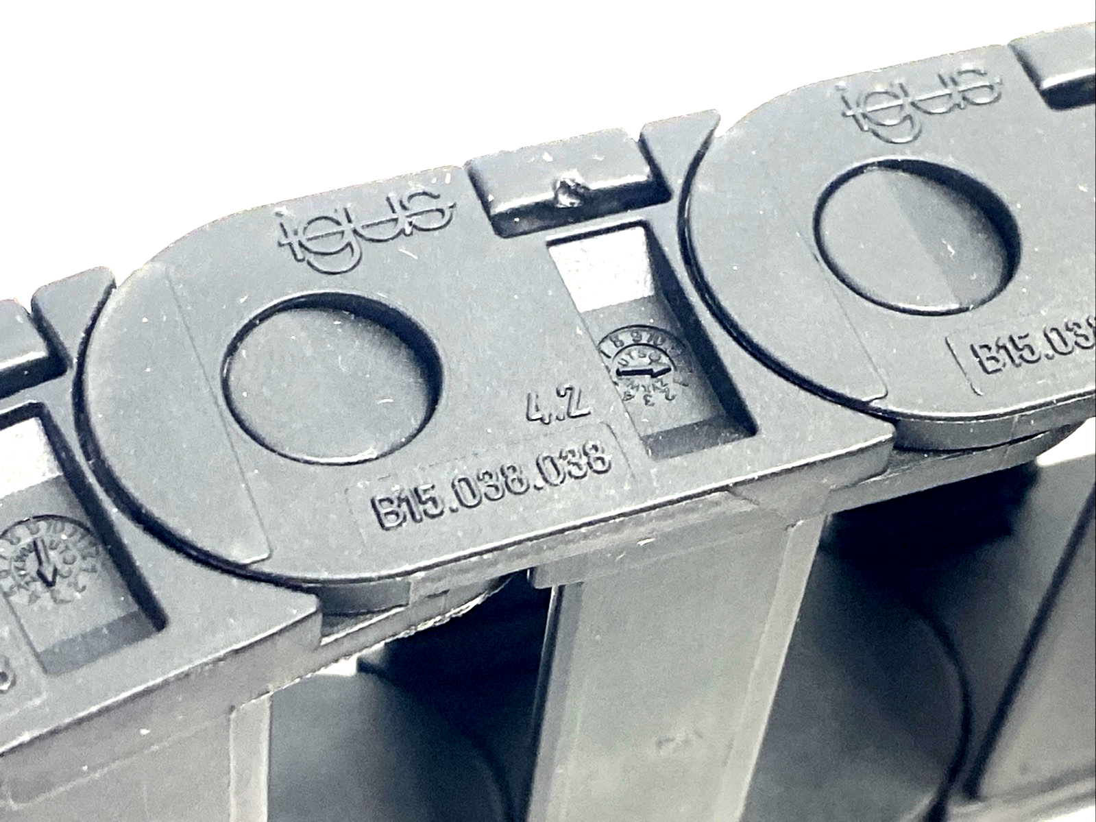 Igus B15-038-038-0 Series B15 E-Chain 6 Links & 1038-3PZ Tiewrap Bracket 8" OAL - Maverick Industrial Sales