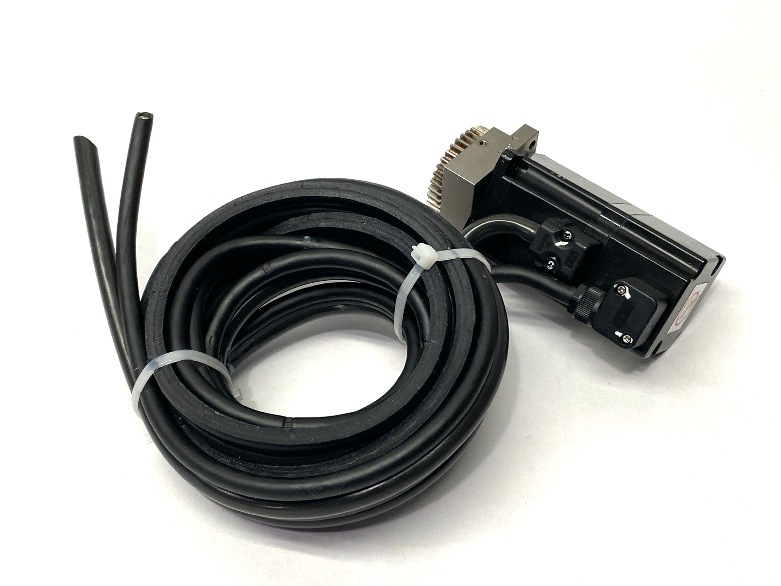 Yaskawa SGMAS-01A2A-FJ13 AC Servo Motor 200V 100W - Used - Maverick Industrial Sales