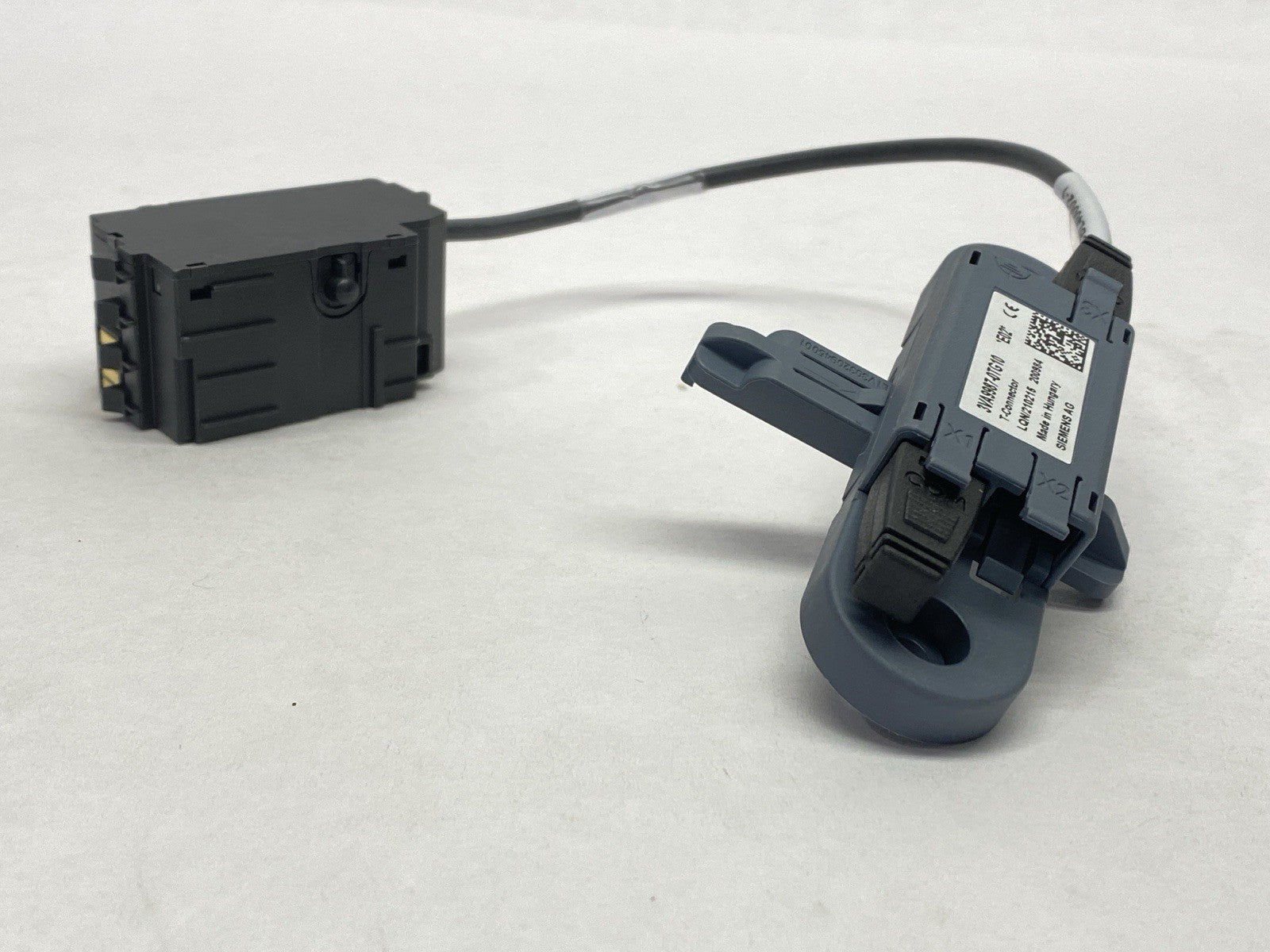 Siemens 3VA9177-0TB10 Communication Module w/ 3VA9987-0TG10 T-Connector - Maverick Industrial Sales