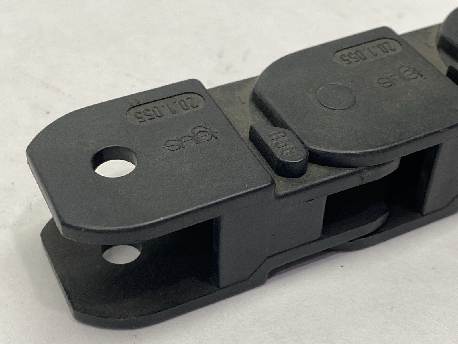 Igus 20-1-055-0 Series 20 E2 Medium E-Chain Cable Carrier 20 Links - Maverick Industrial Sales