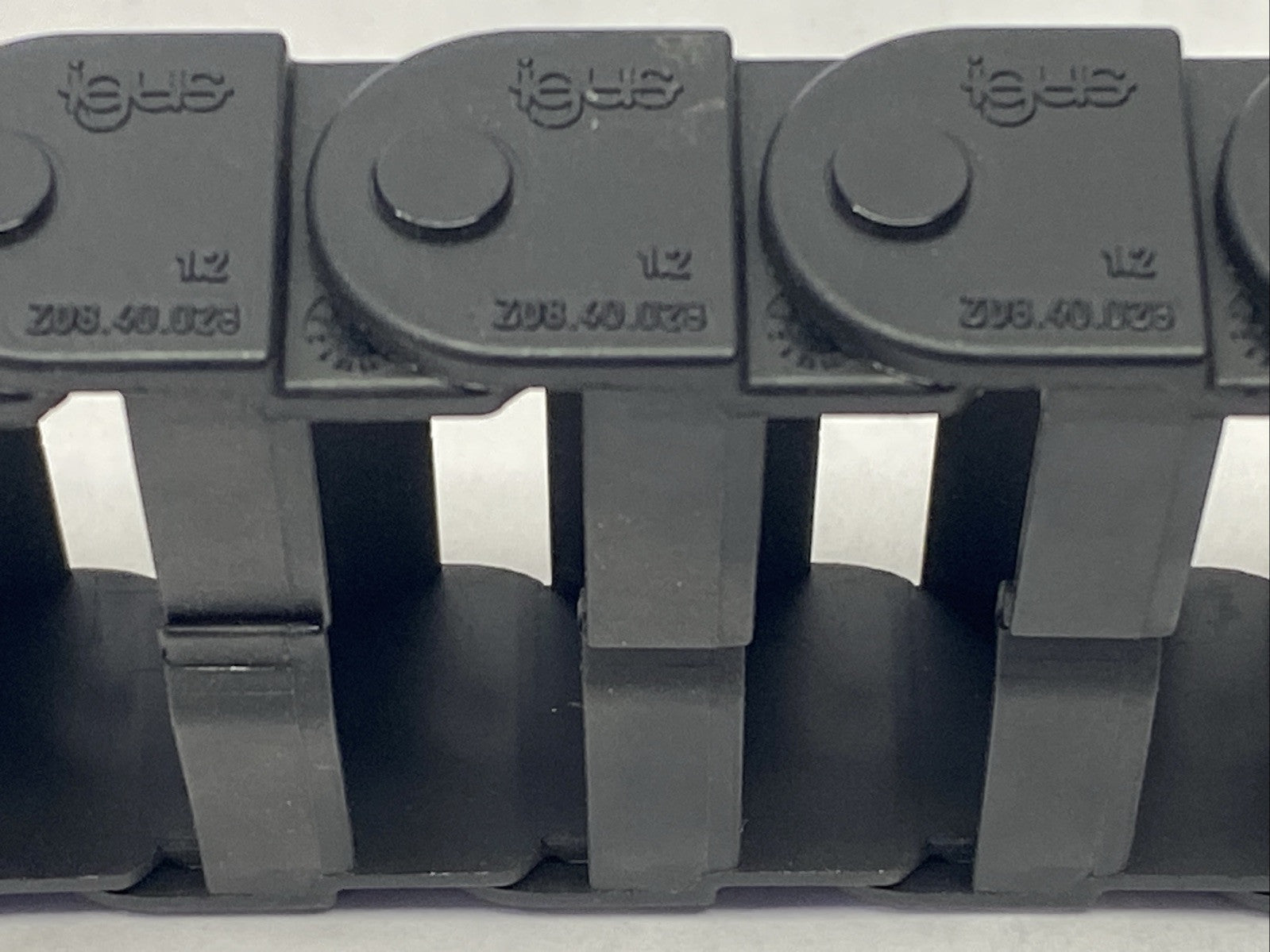 Igus Z08-40-028 Series Z08 Cable Carrier 21 Links 17" Length - Maverick Industrial Sales