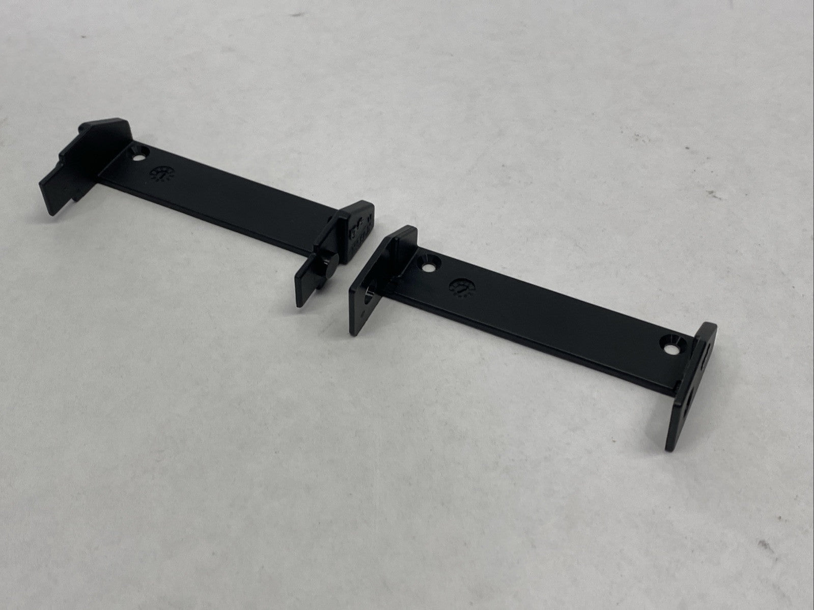 Igus 060-64-12PZ E06 Series Energy Chain Mounting Brackets Male/Female - Maverick Industrial Sales