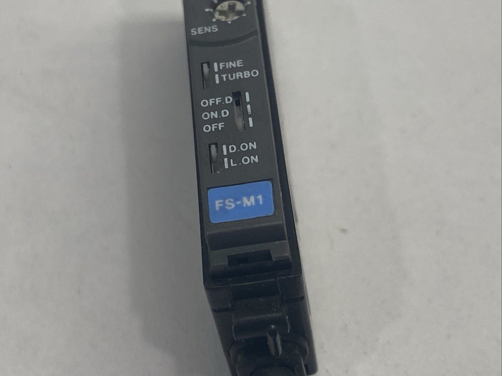 Keyence FS-M1 Fiber Amplifier Main Unit, NPN, NO COVER/DOOR - Maverick Industrial Sales