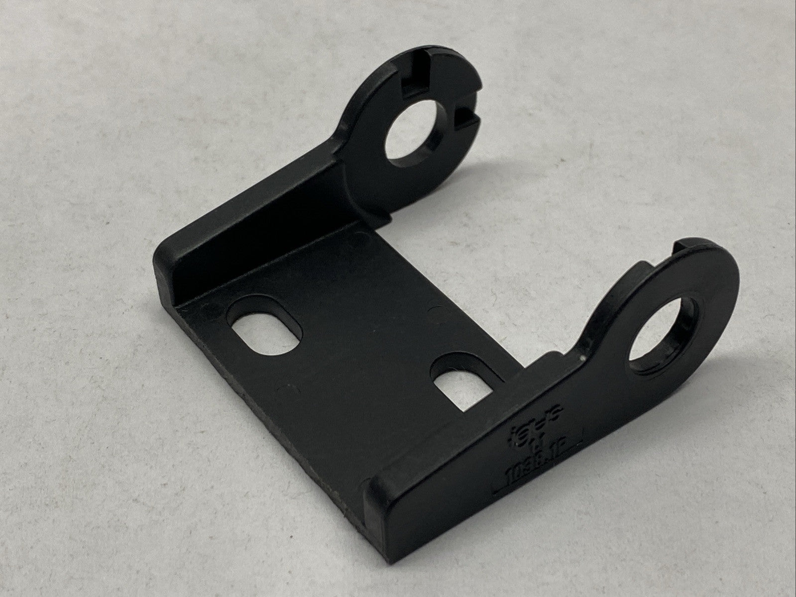Igus 1038.1P Pivoting End Bracket For Energy Chain LOT OF 2 - Maverick Industrial Sales