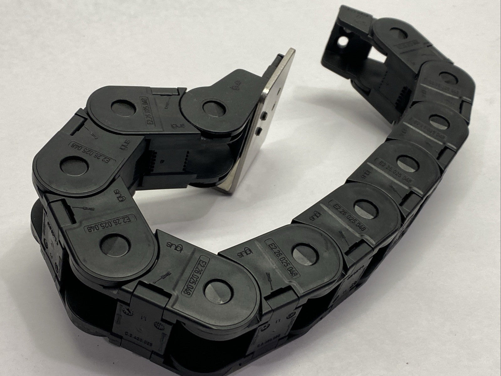 Igus E2.26.025.048 Series E2.26 Energy Chain 10 Links 1.5ft w/ 2020.34PZ.A2 - Maverick Industrial Sales
