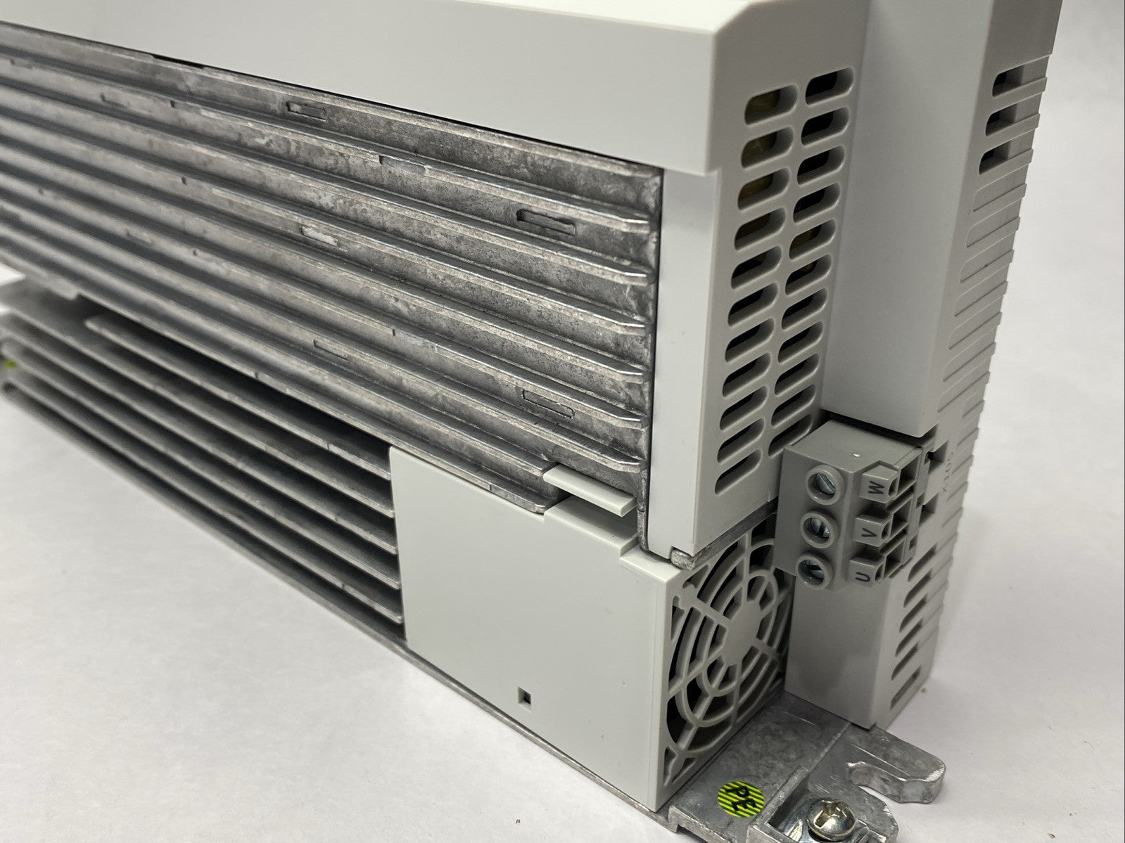 I51AE215B10011000S | Lenze i510 Inverter 1.5kW/2HP 1/N/PE 230/240VAC - New – Open box - Maverick Industrial Sales