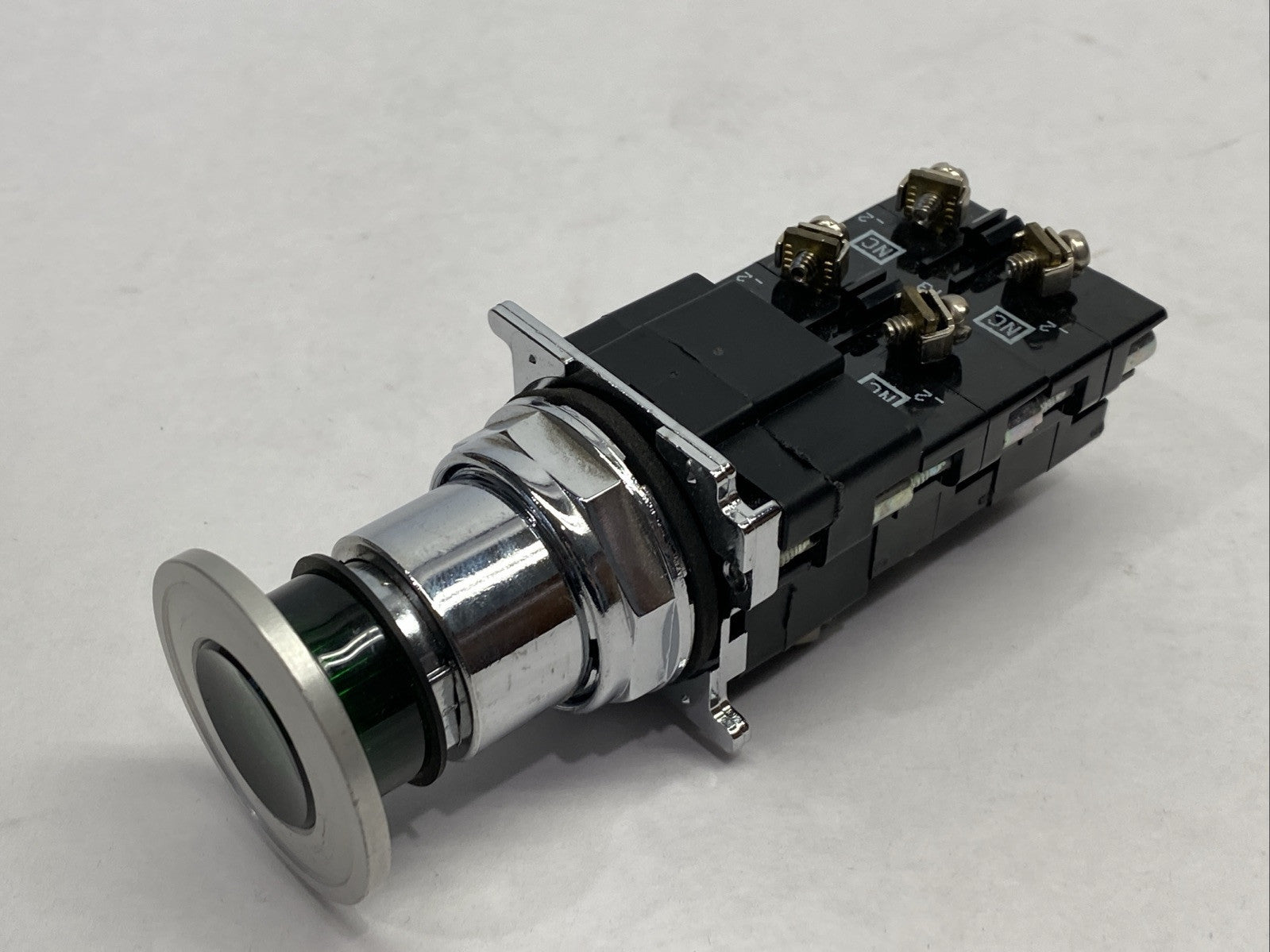 Cutler Hammer 10250T/91800T Green Illuminated Mushroom Pushbutton w/ 2x 091296 - Maverick Industrial Sales
