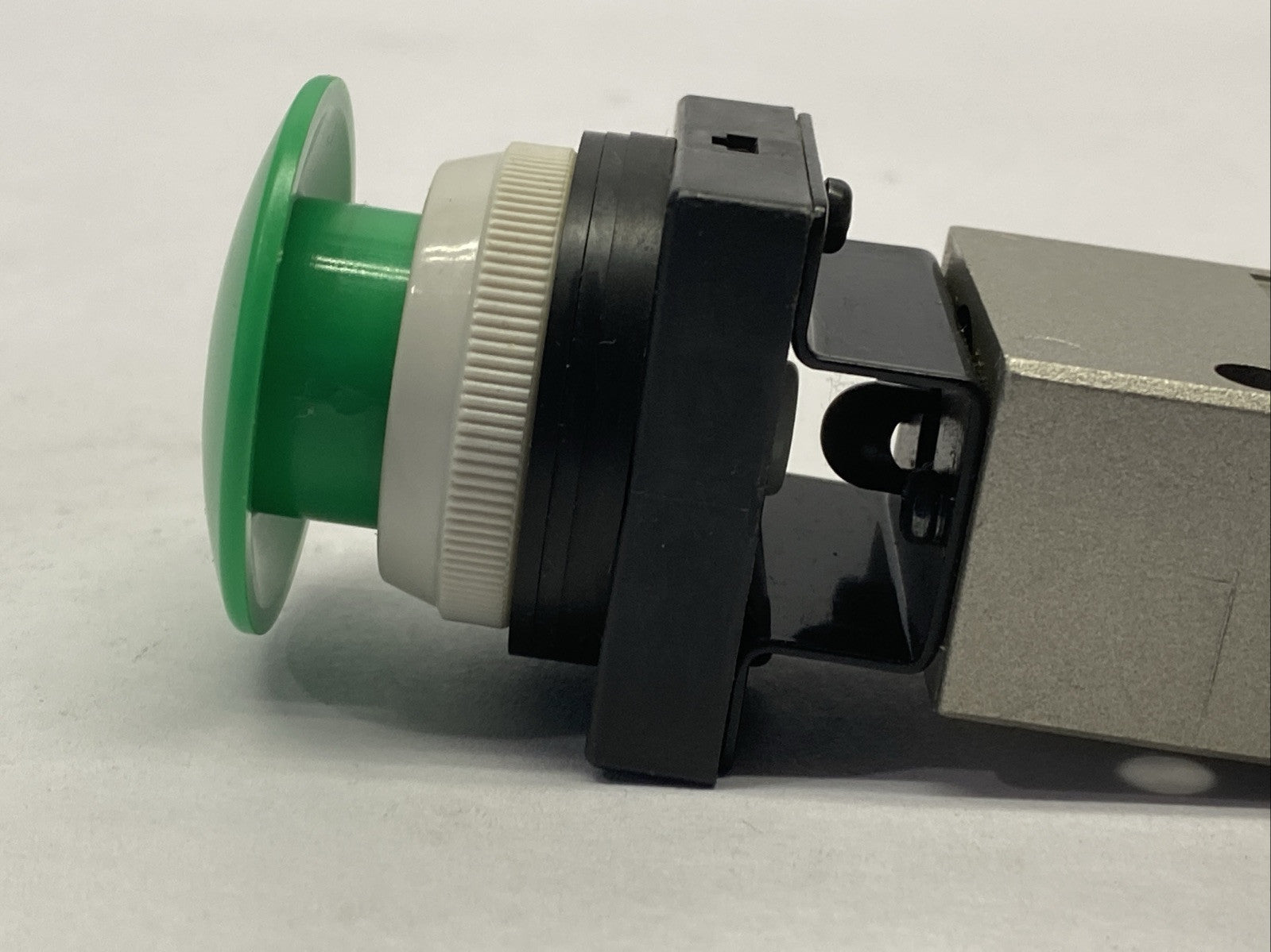 SMC VM230-02-30GA Pneumatic Mechanical Valve Green Start Button - Maverick Industrial Sales