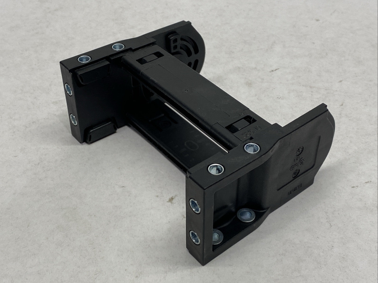 Igus E4-321-20-1-1 Pivoting End Bracket For Cable Chain - Maverick Industrial Sales