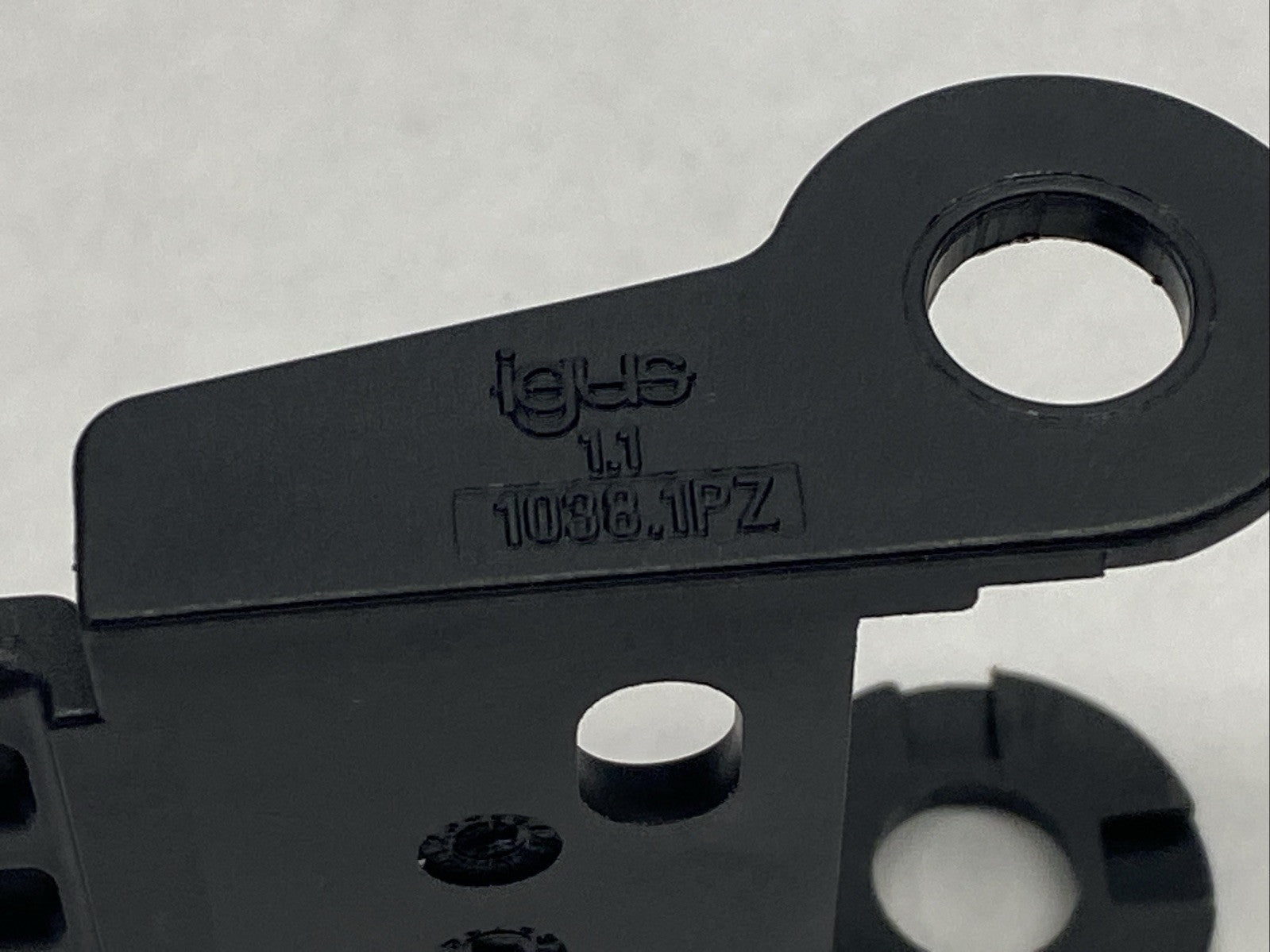 1038-1PZ | Igus 1038-1PZ 15 Series Mounting Bracket With Wiretap Plate ...