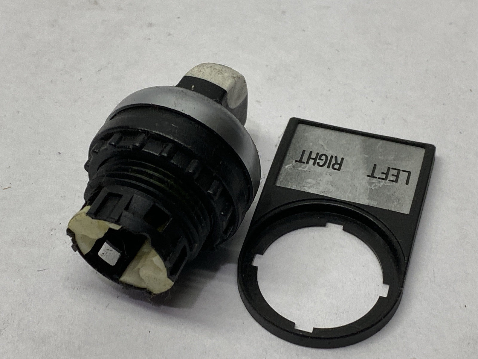 Moeller S-5748 2-Position Selector Switch Assembly Left / Right - Maverick Industrial Sales
