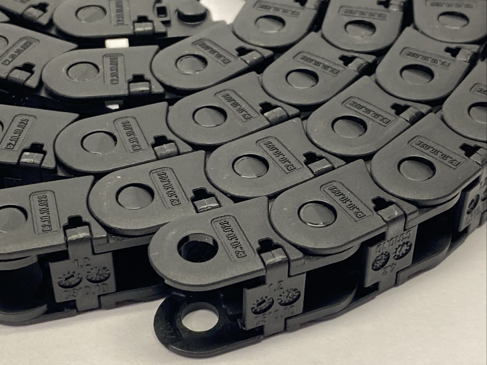 Igus E2.10.10.028 Series E2.10 Energy Chain 71 Links 4.65ft - Maverick Industrial Sales