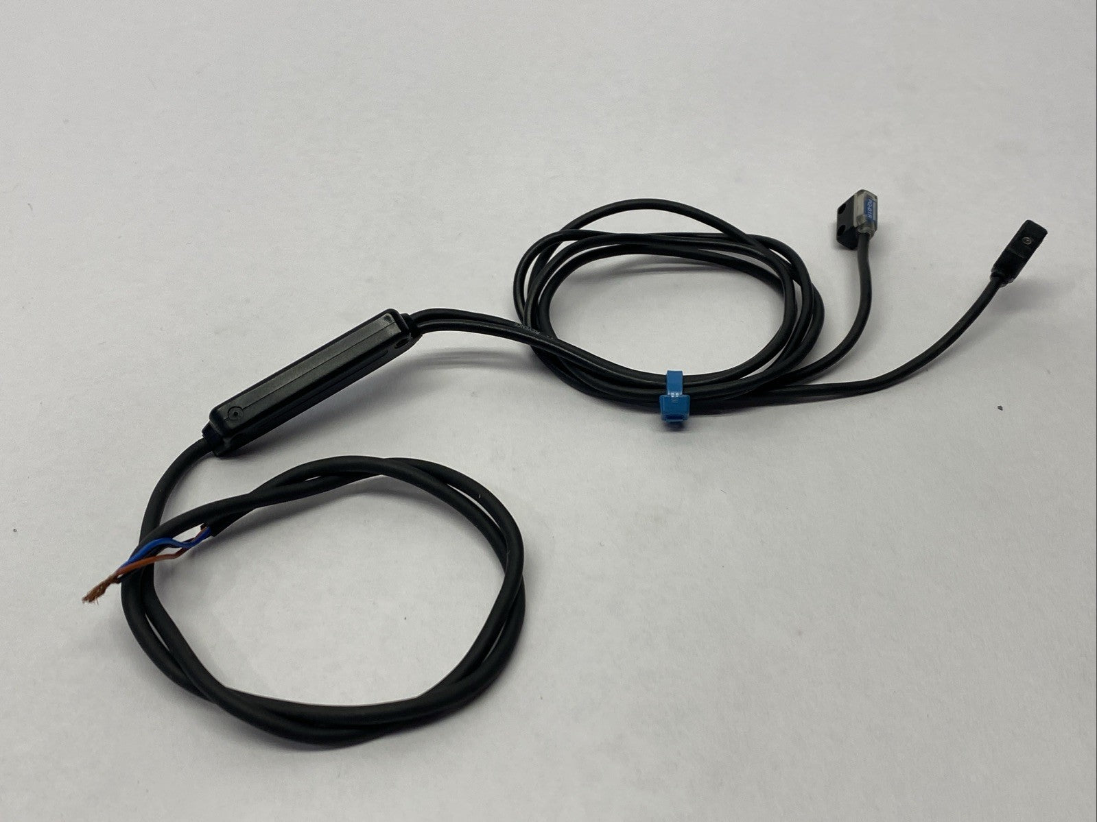 Keyence PQ-01 Amp-In Photoelectric Sensor SHort Distance Type - Maverick Industrial Sales