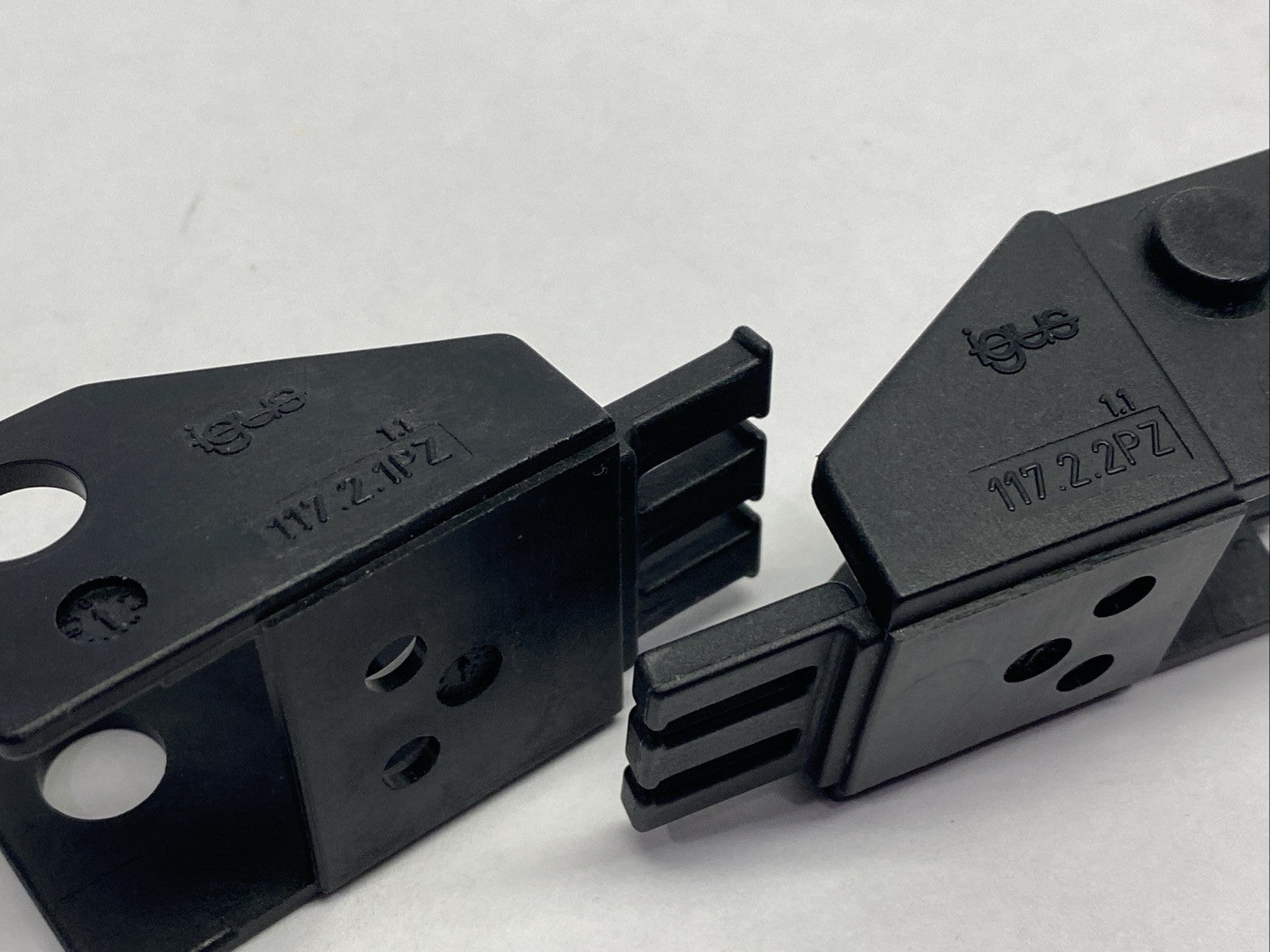 Igus 117-2-12PZ B17 Series Energy Chain Mounting Brackets Male/Female - Maverick Industrial Sales