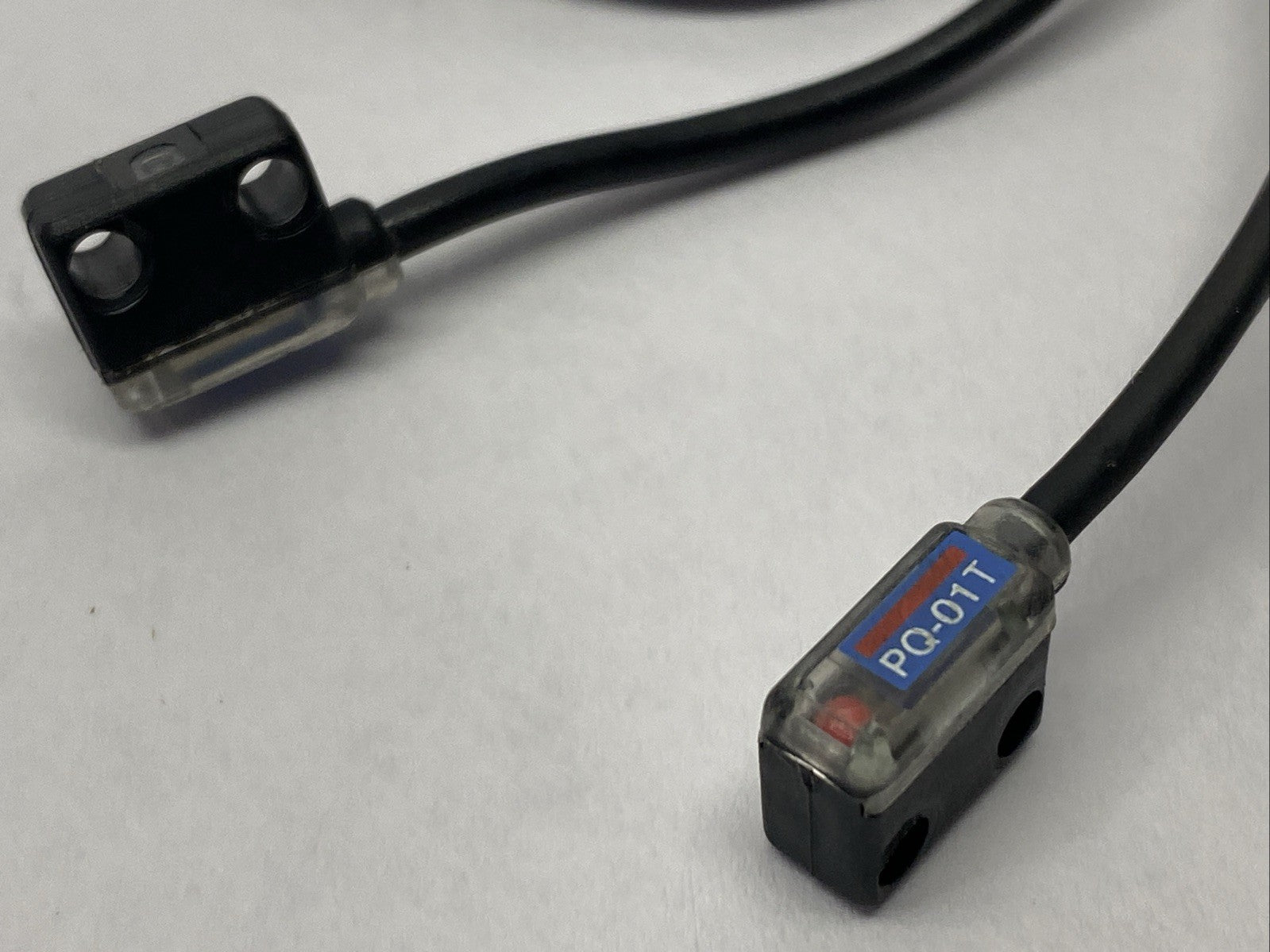 Keyence PQ-01 Amp-In Photoelectric Sensor SHort Distance Type - Maverick Industrial Sales