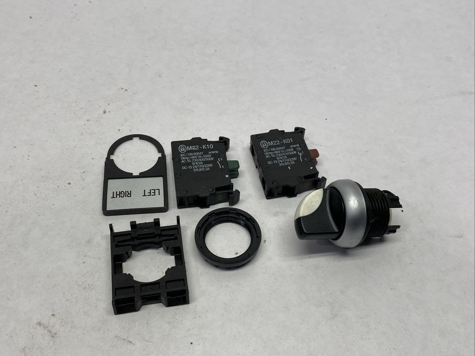Moeller S-5367 2-Position Selector Switch Assembly Left / Right Black - Maverick Industrial Sales