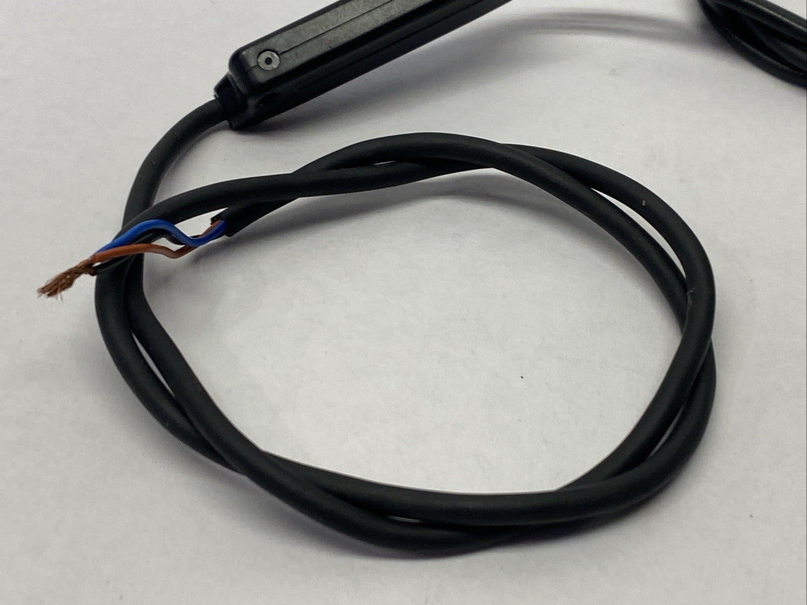 Keyence PQ-01 Amp-In Photoelectric Sensor SHort Distance Type - Maverick Industrial Sales