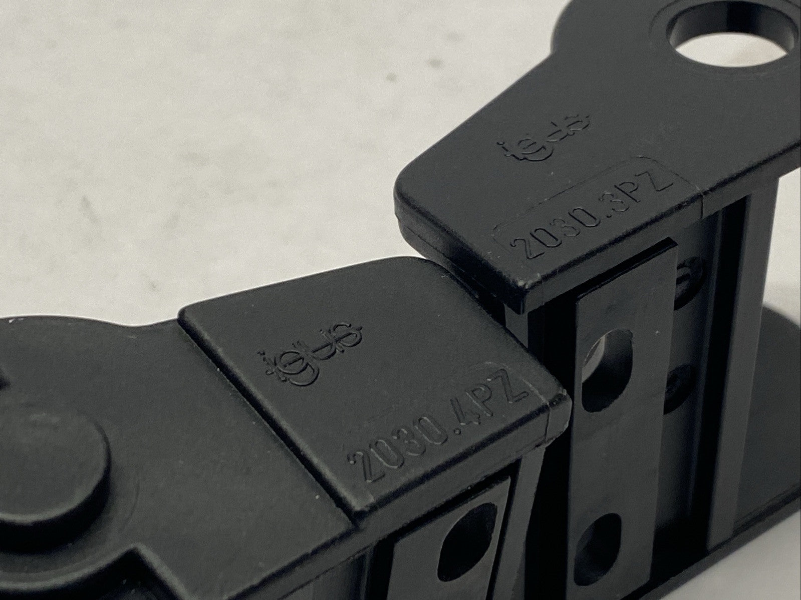 Igus 230-34PZ Energy Chain Mounting Brackets Male/Female - Maverick Industrial Sales