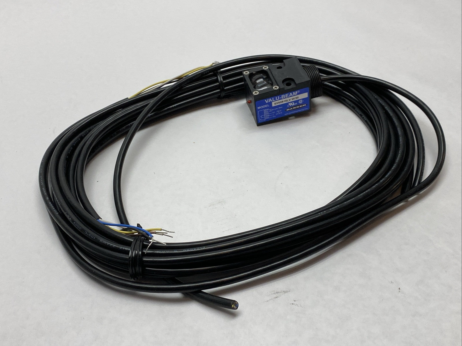 Banner SMW915LV W/30 VALU-BEAM Photoelectric Sensor 30ft 29037 - Maverick Industrial Sales