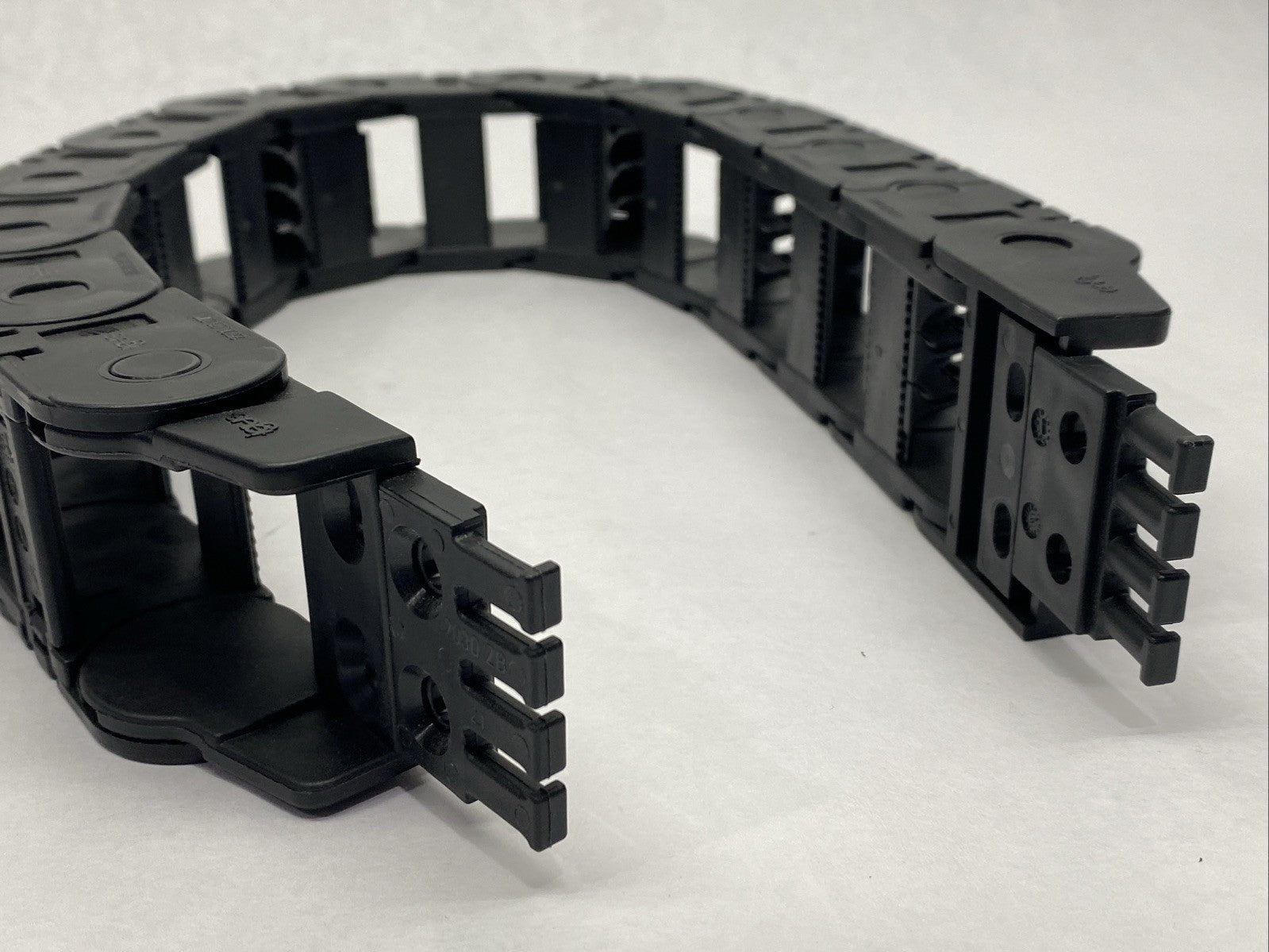 Igus 2500.03.075 Series 2500 Energy Chain 12 Links 1.81ft - Maverick Industrial Sales