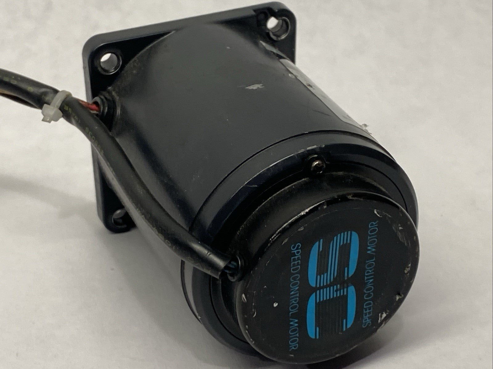 Oriental Motor USM206-401W AC Speed Control Motor 6W 1600RPM - Maverick Industrial Sales