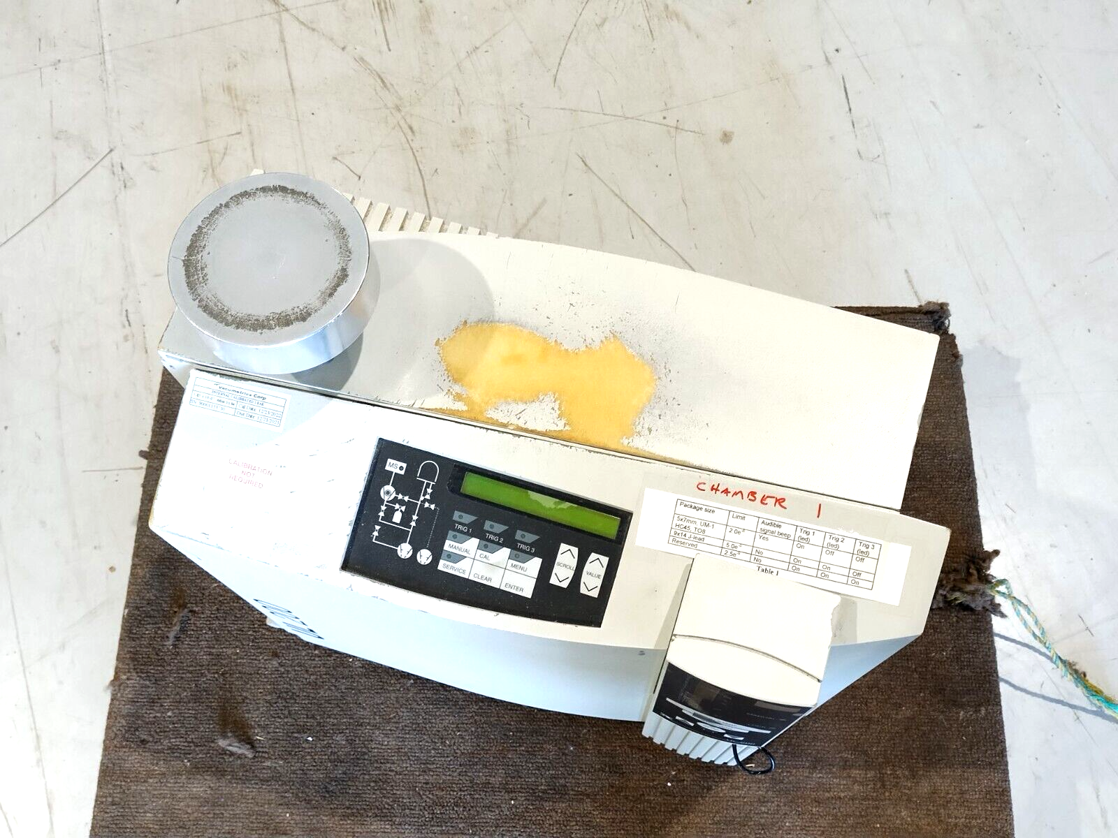 Leybold UL200 Bench Top Helium Leak Detector Last Cal 12/23/22 Cal Due 12/23/23 - Maverick Industrial Sales
