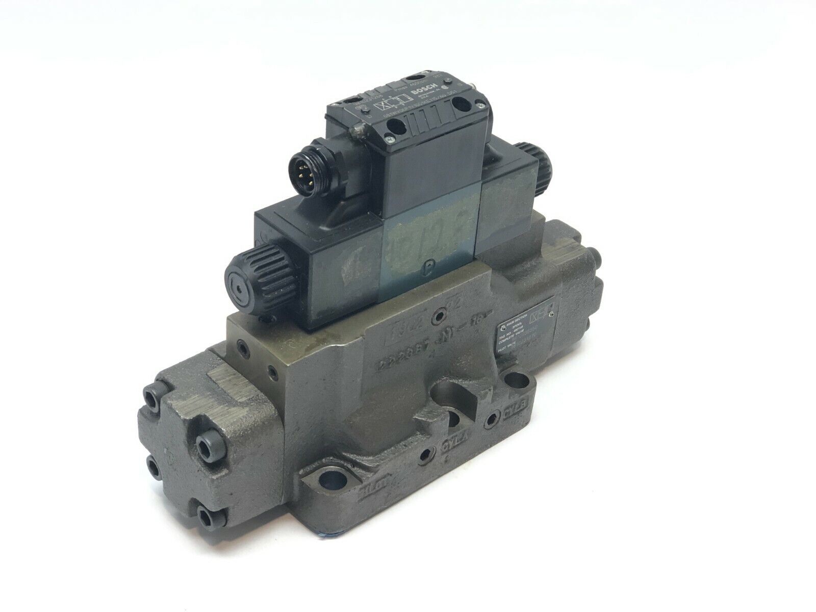 Bosch Rexroth 9810235550 Hydraulic Valve 081WV06P1V1001KE115/60 D51 - Maverick Industrial Sales