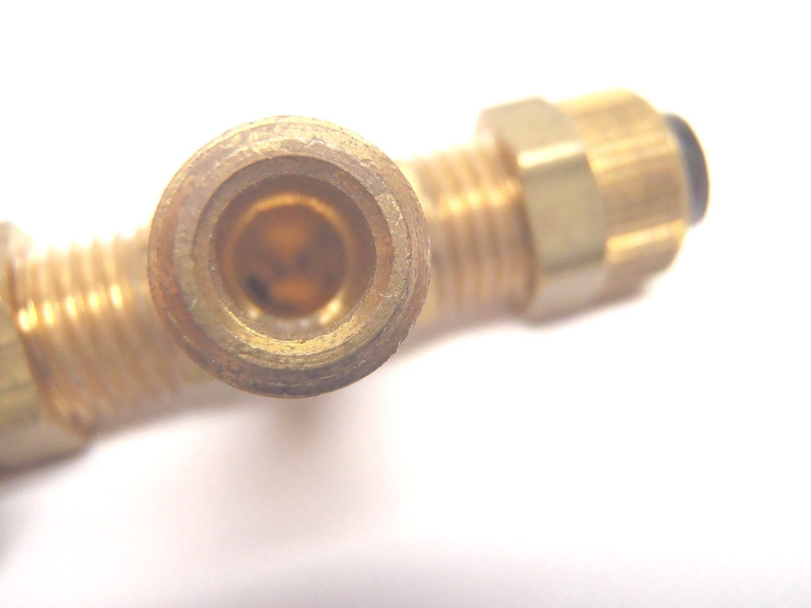Parker 172P-4-2 / 272P-1/4 Poly Tube Brass Tee 1/4" OD to 1/8" MPT Branch - Maverick Industrial Sales