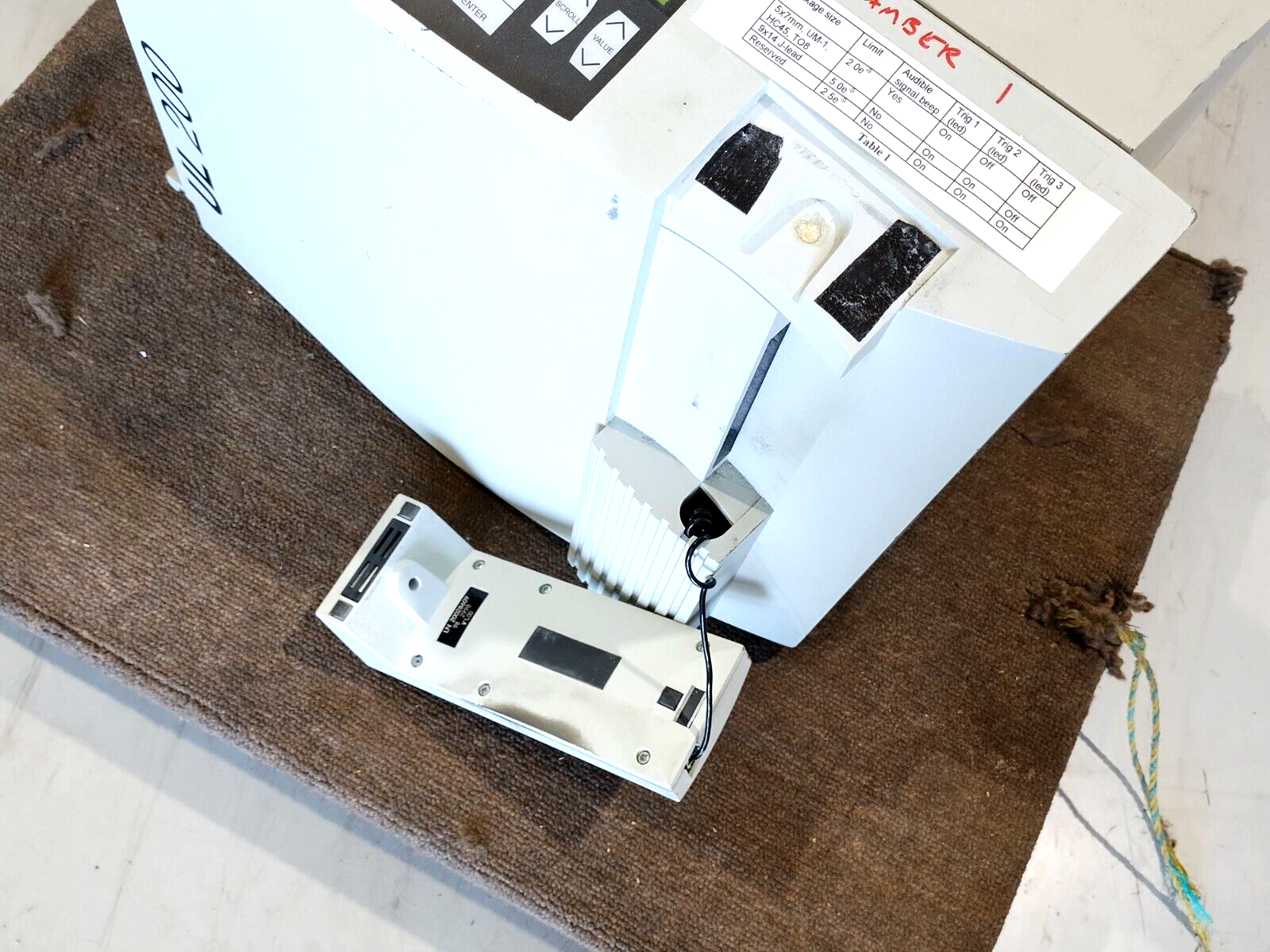 Leybold UL200 Bench Top Helium Leak Detector Last Cal 12/23/22 Cal Due 12/23/23 - Maverick Industrial Sales