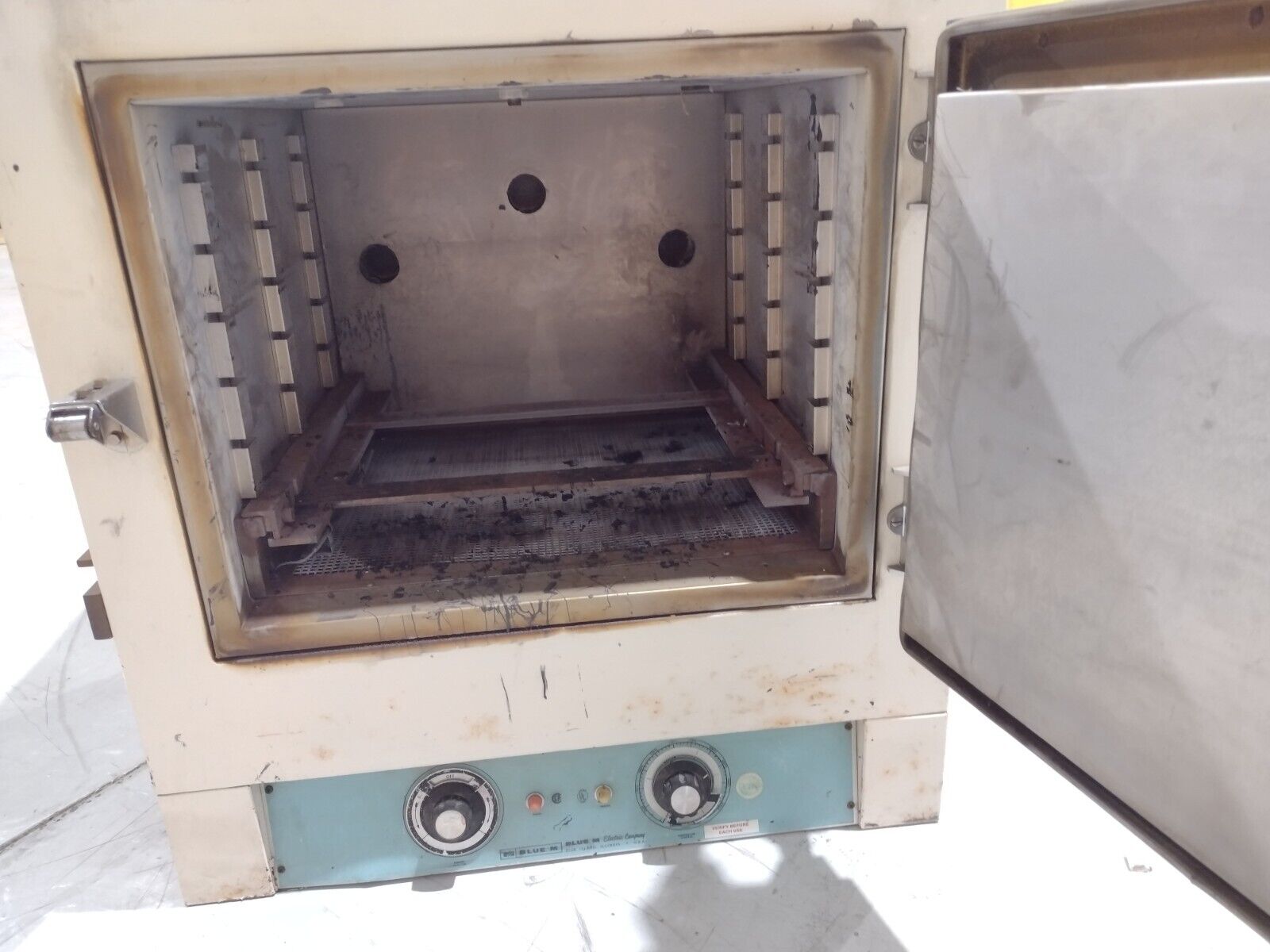 Blue M OV-18C Benchtop Lab Oven 240V 1PH 100F/38C- 550F/288C 1.9KW With Max Set - Maverick Industrial Sales