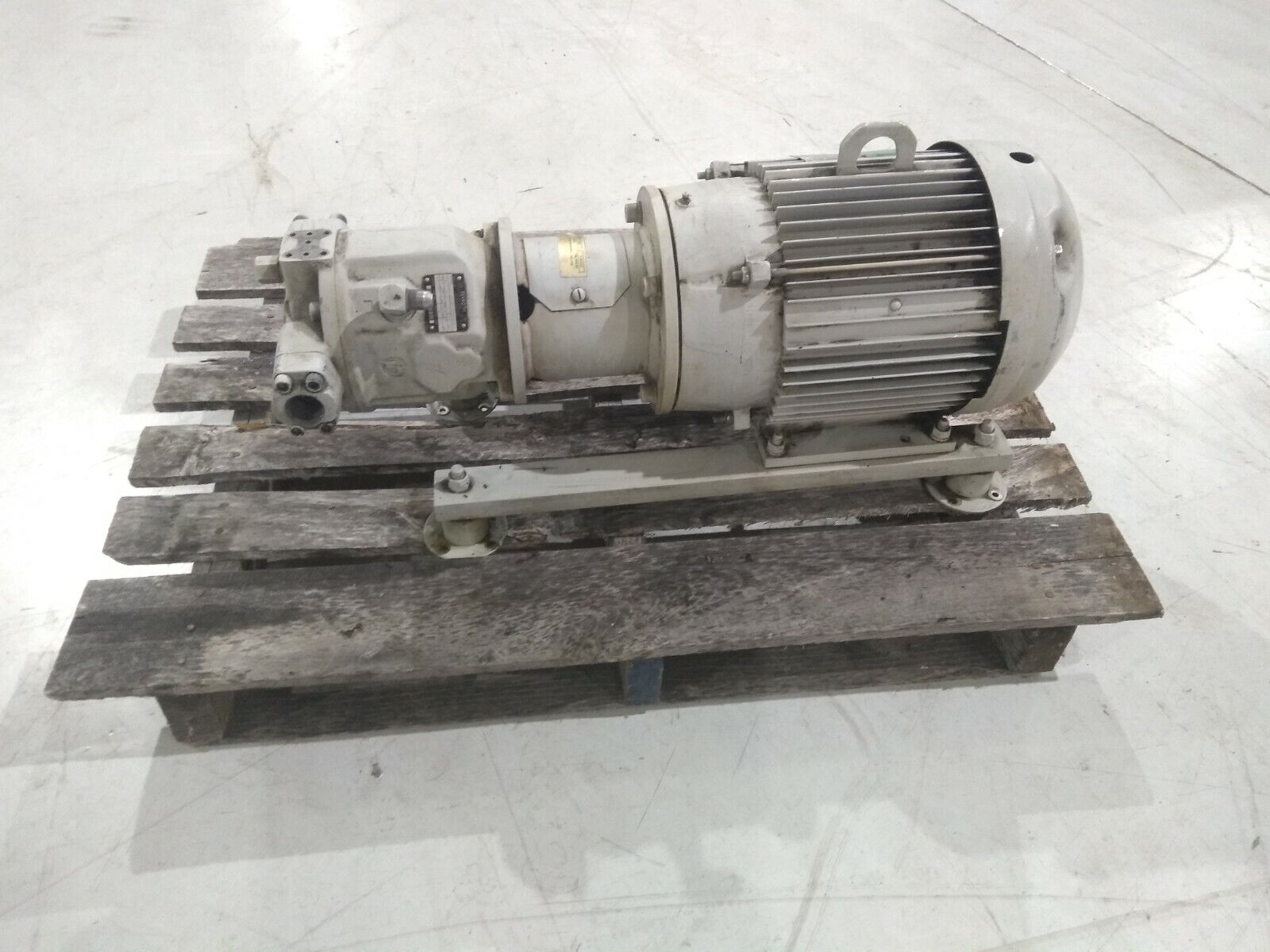 Rexroth AA10VS045DFR/30R-PKC62N00 Hydraulic Pump With Lincoln 10HP TF-4288C - Maverick Industrial Sales