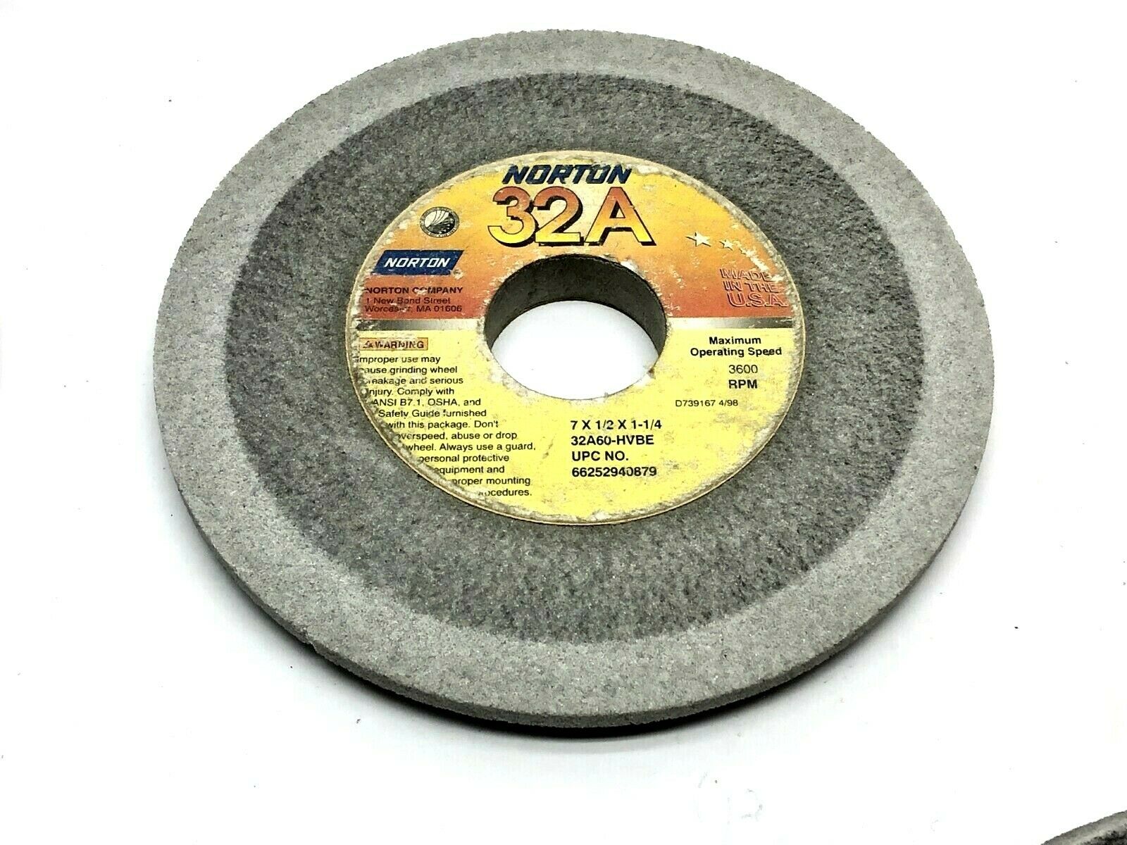 Norton 32A60-HBVE Grinding Wheels 1-1/4" Bore 3600 RPM LOT OF 5 - Maverick Industrial Sales