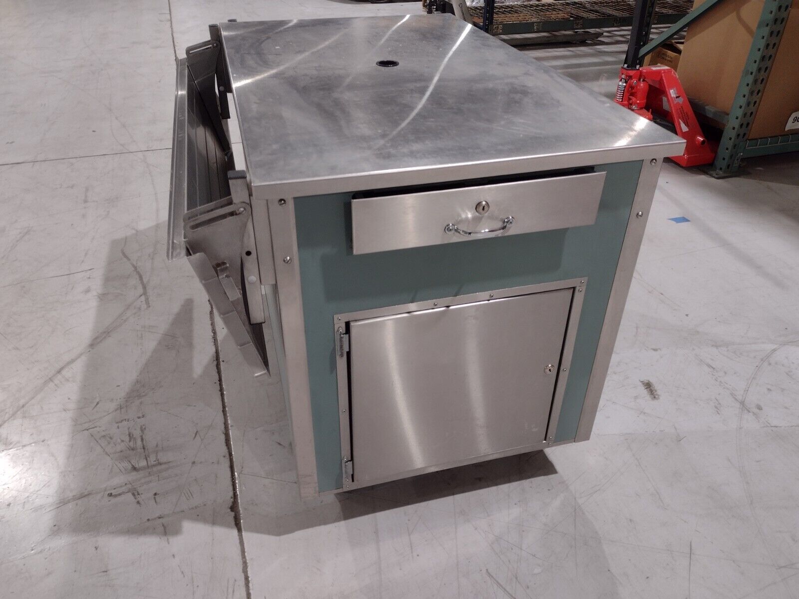 Vollrath M37021-S535T-NNA Mobile Server Cashier Station 120V - Maverick Industrial Sales